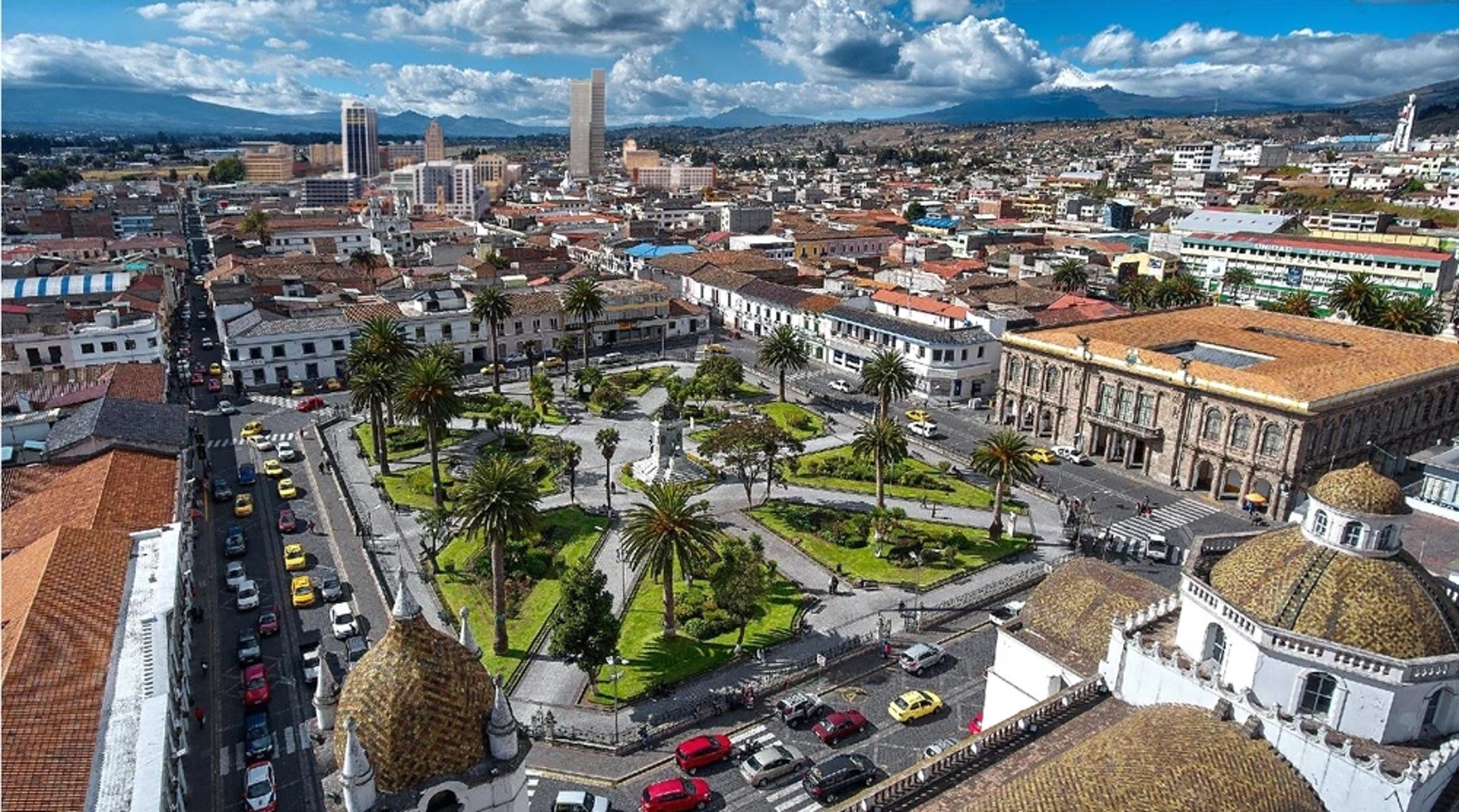 Vista aérea de la ciudad de Latacunga