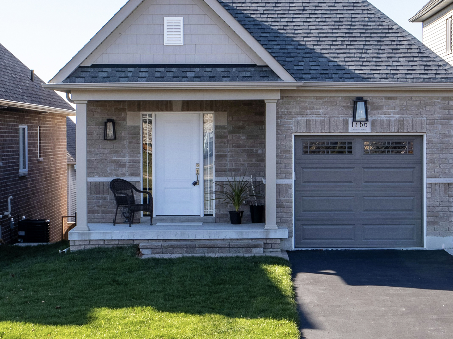 black and white bed linen