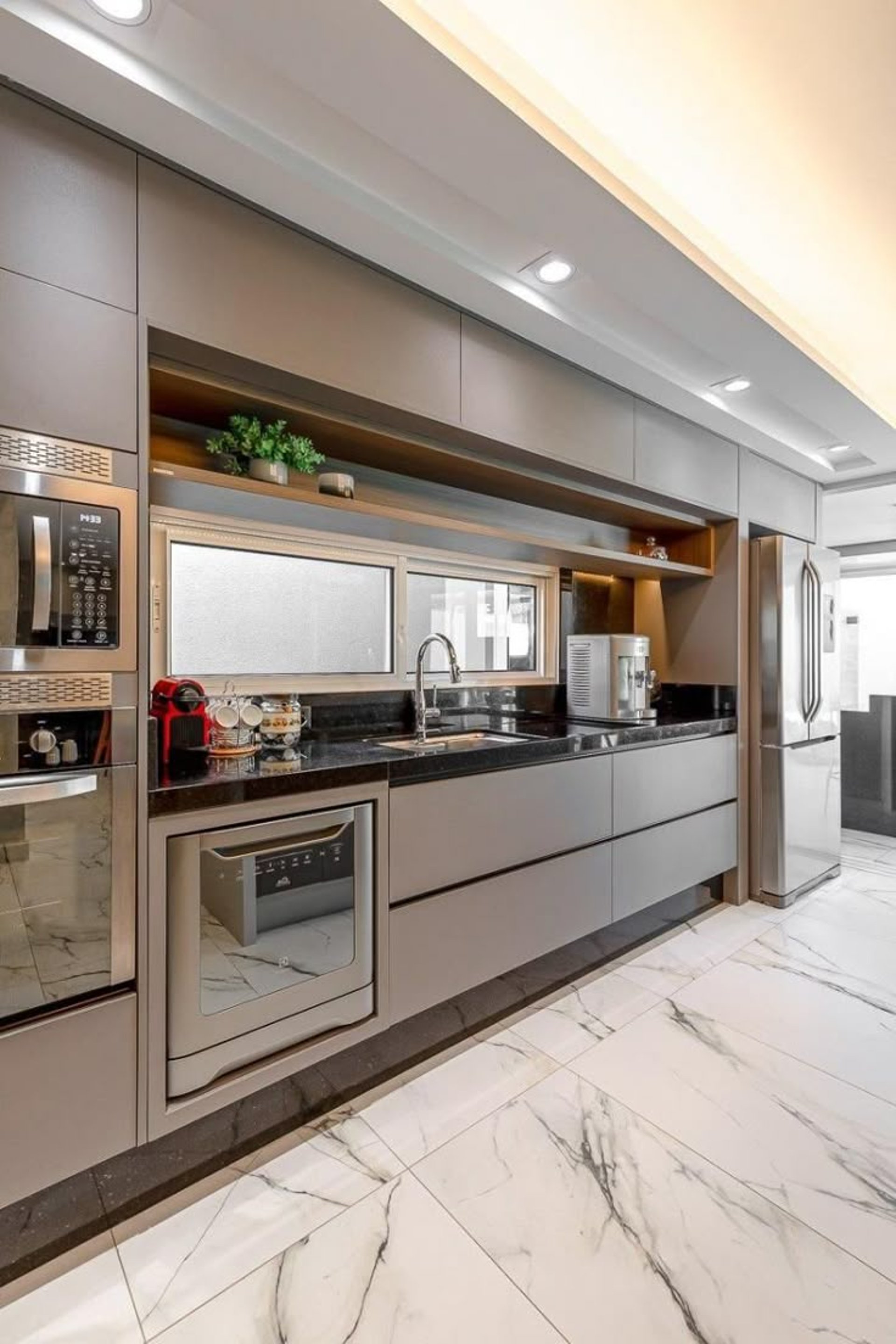 black and white bed linen