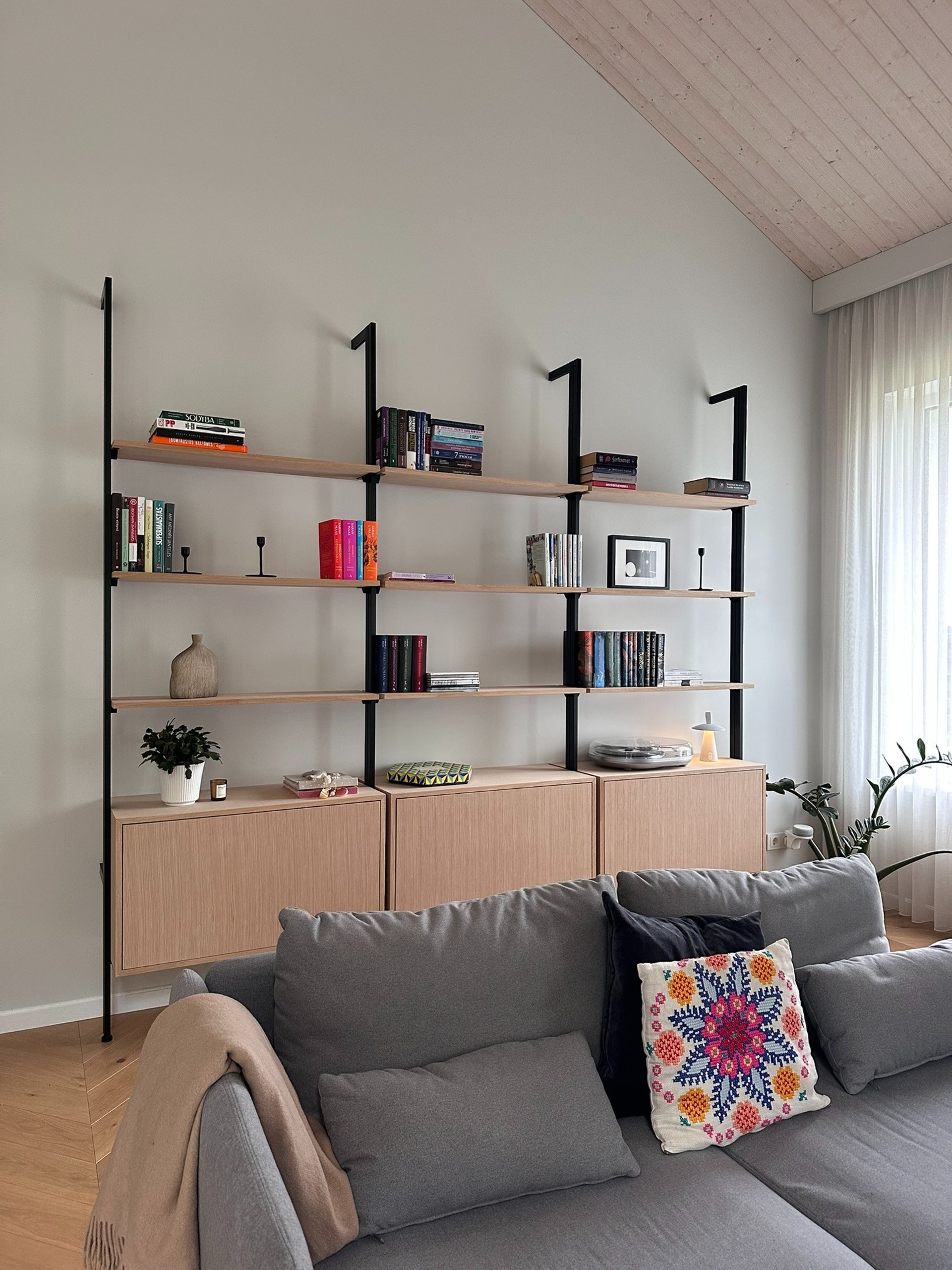 black and white bed linen