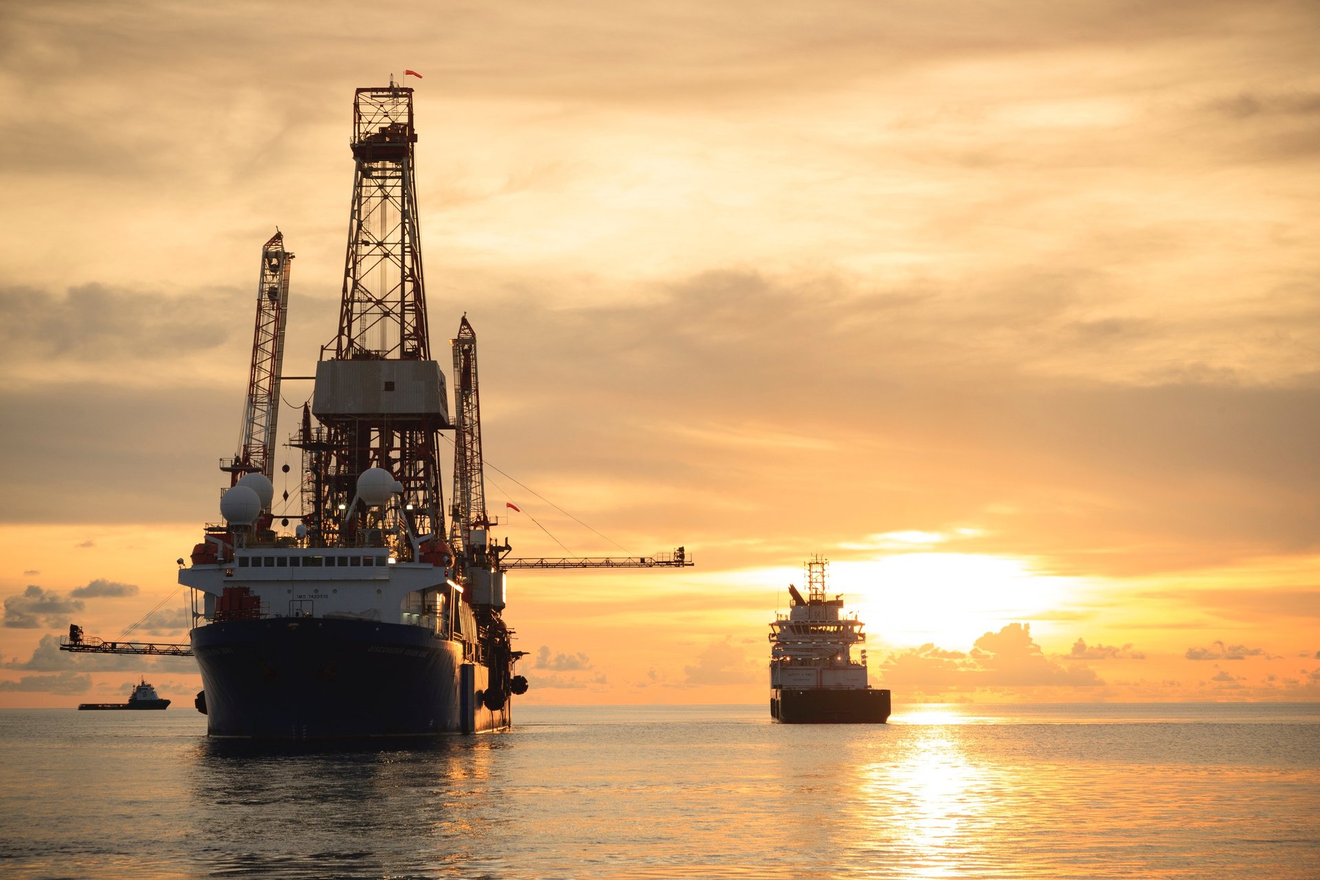an abstract photo of a curved building with a blue sky in the background