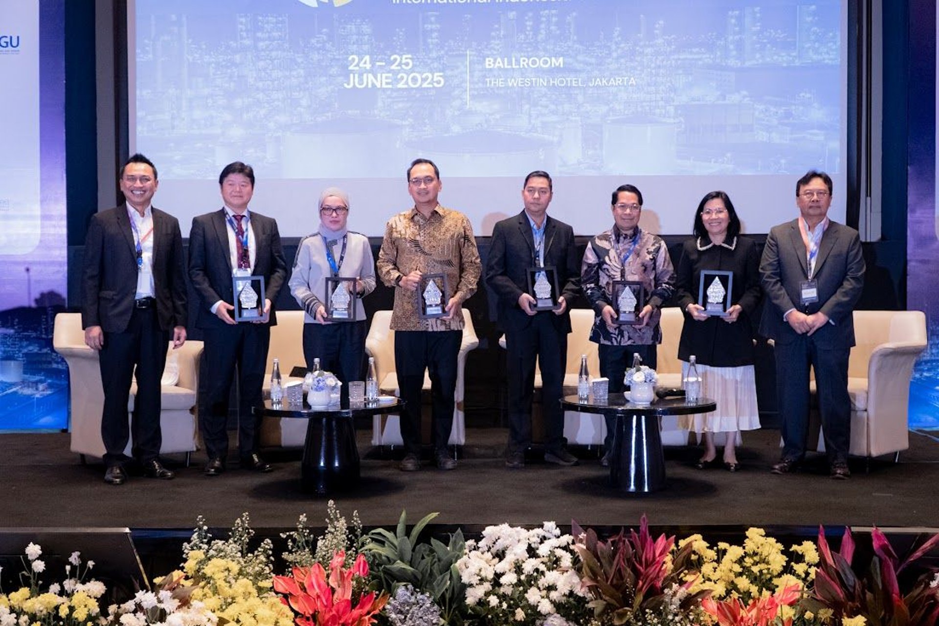 an abstract photo of a curved building with a blue sky in the background