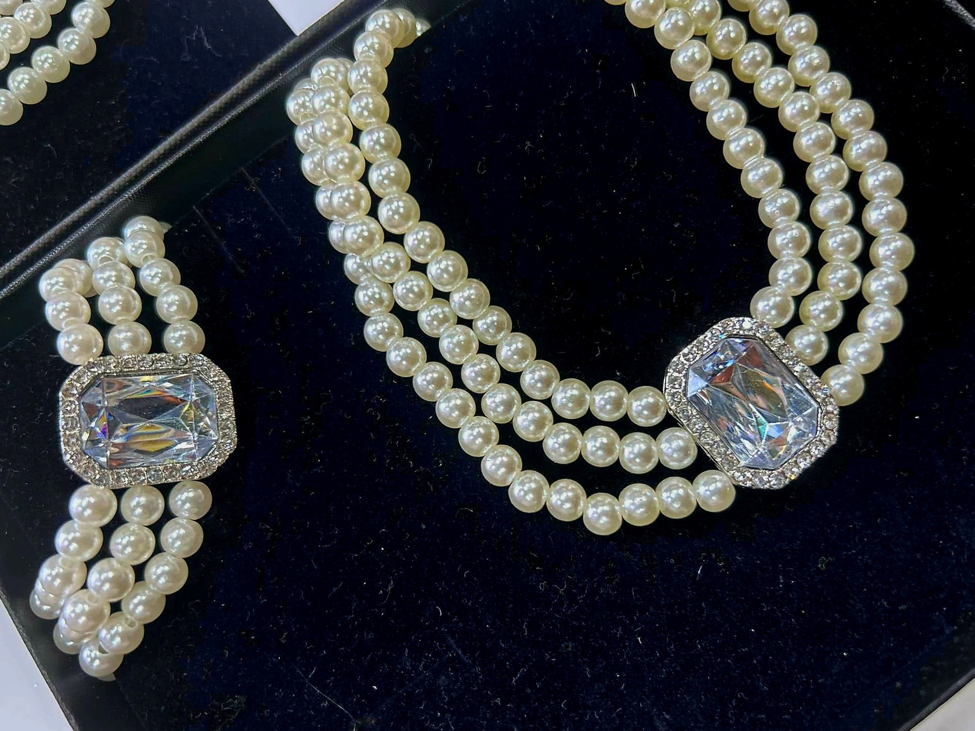 person wearing grey knit sweater