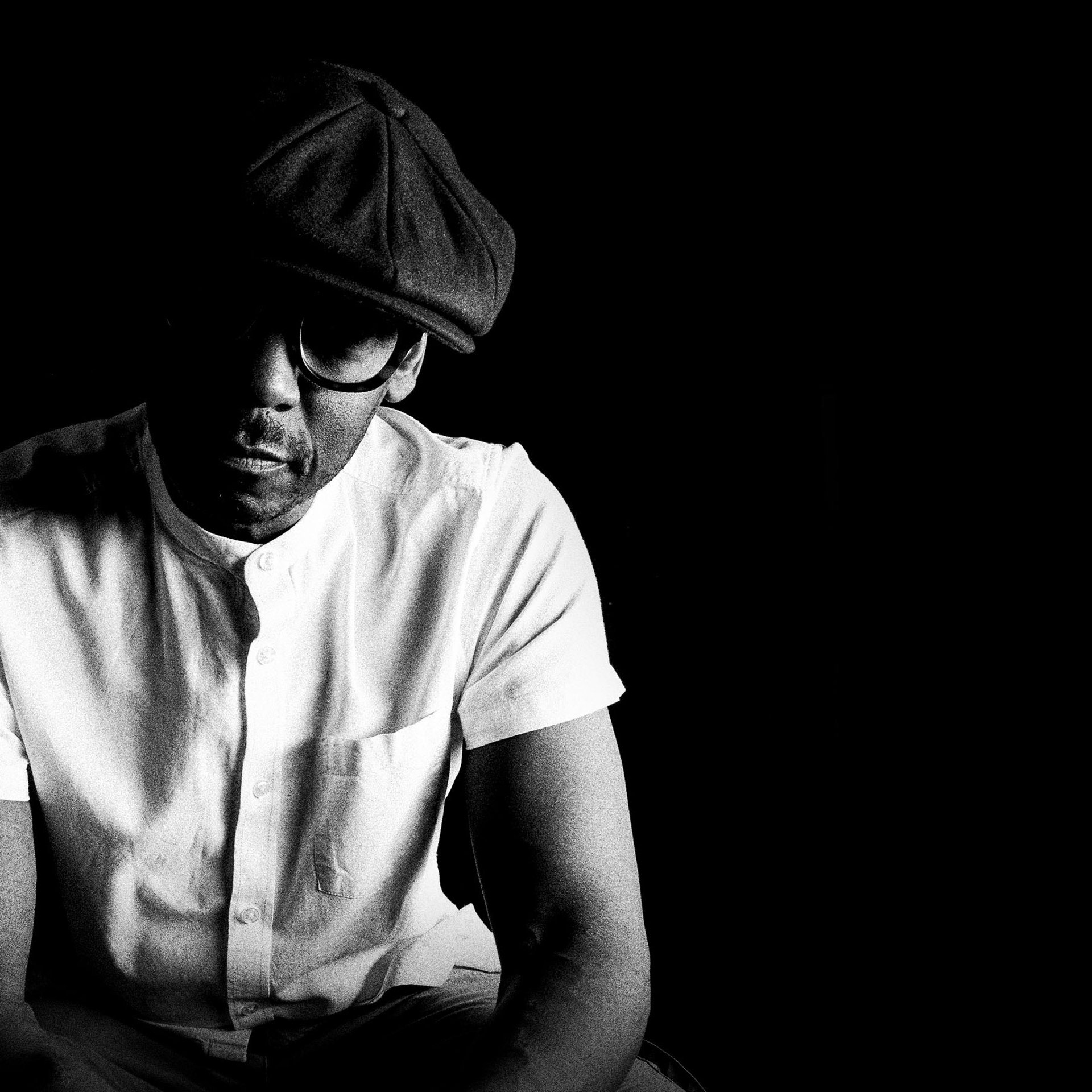 black and white bed linen