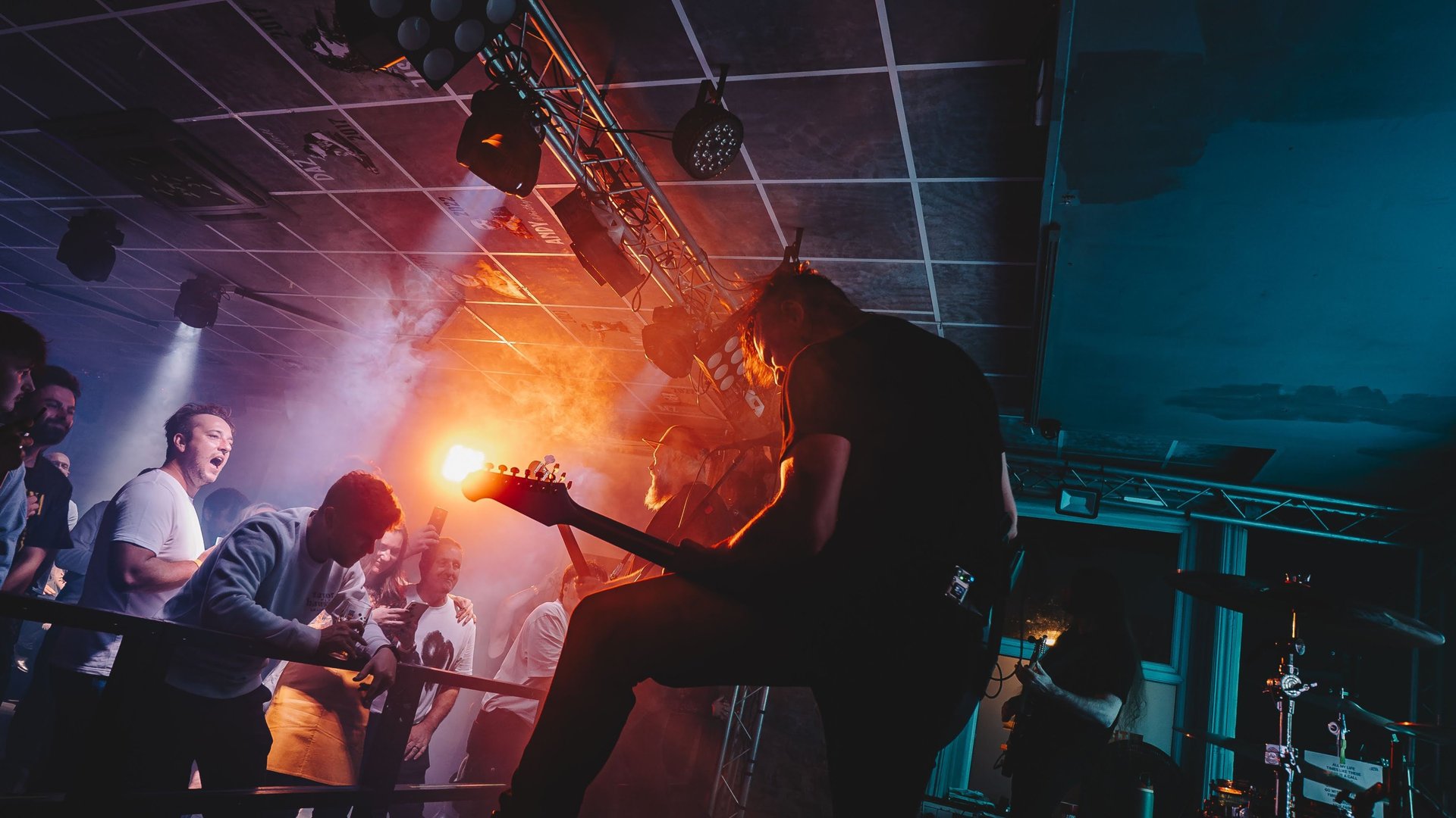 black and white bed linen