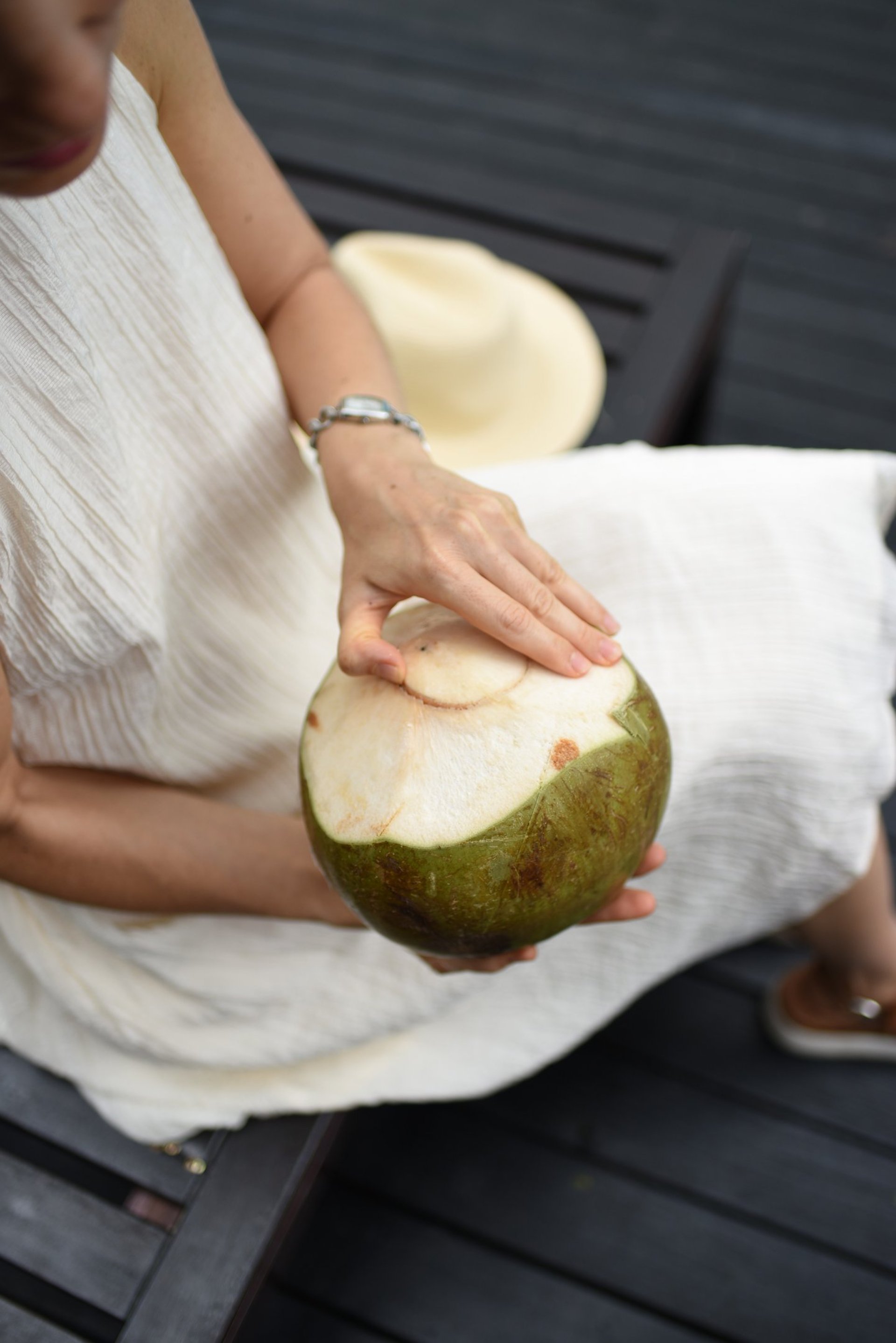 gray computer monitor