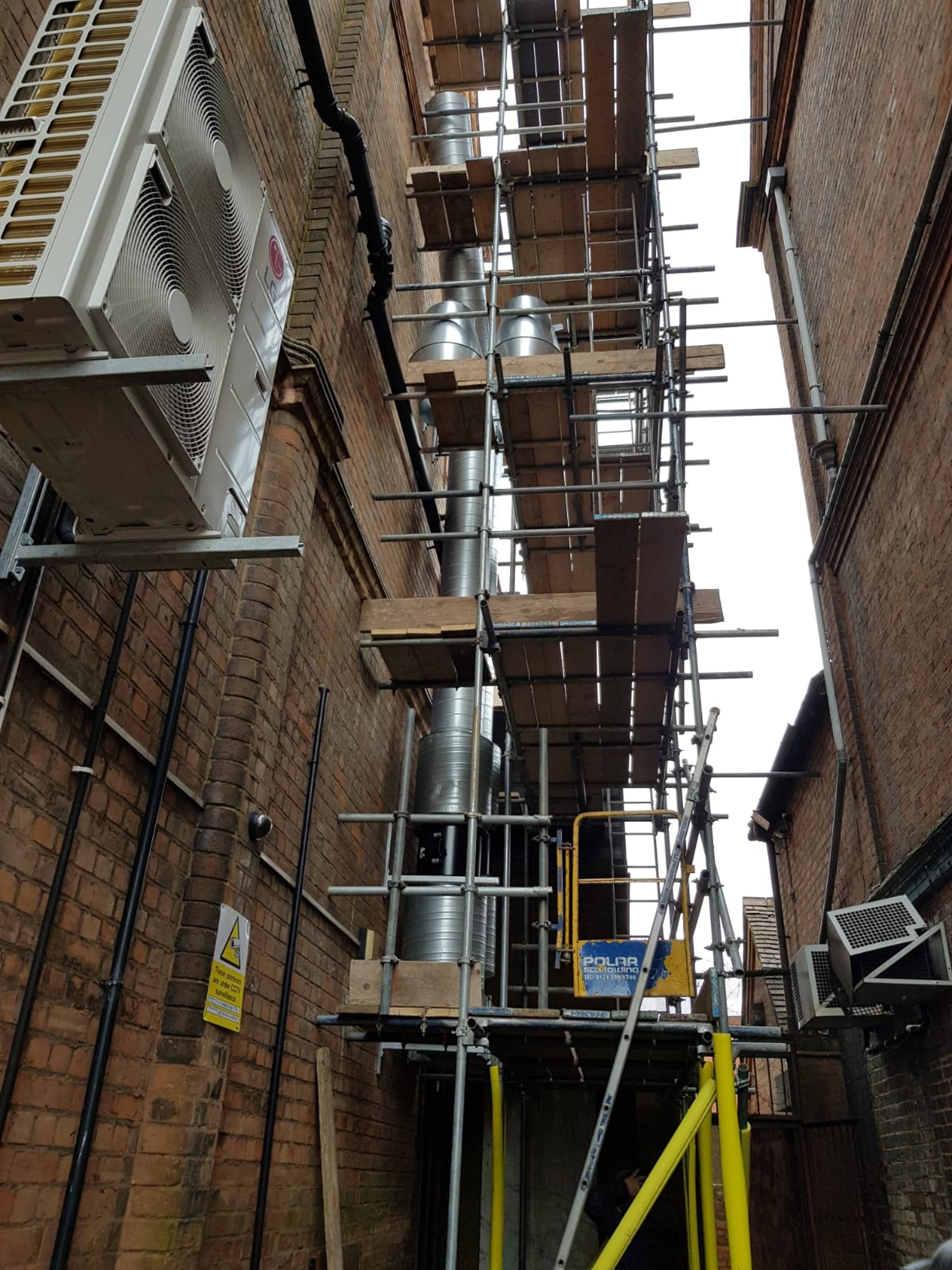 A black and white photo of a city street