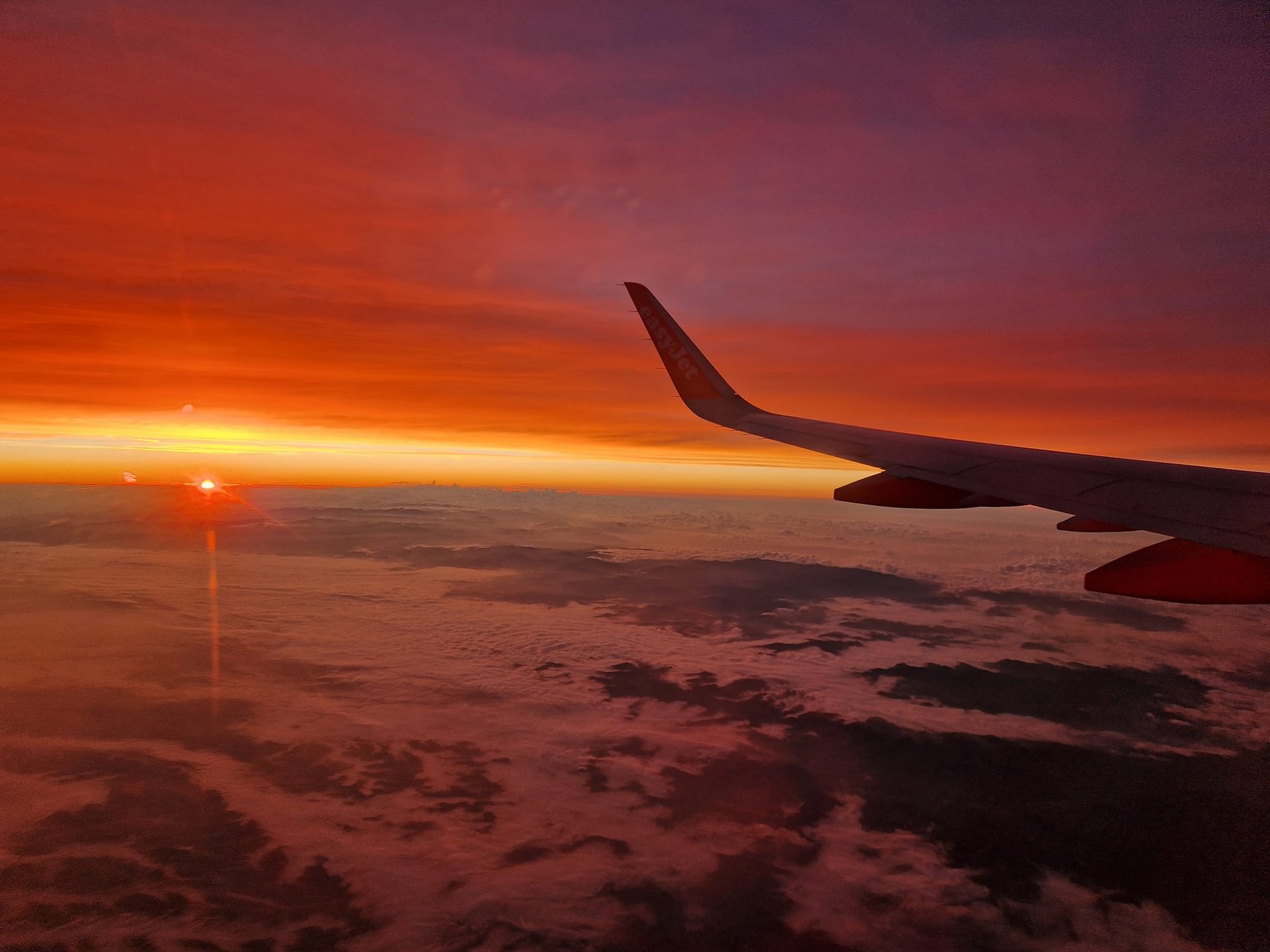 gray computer monitor