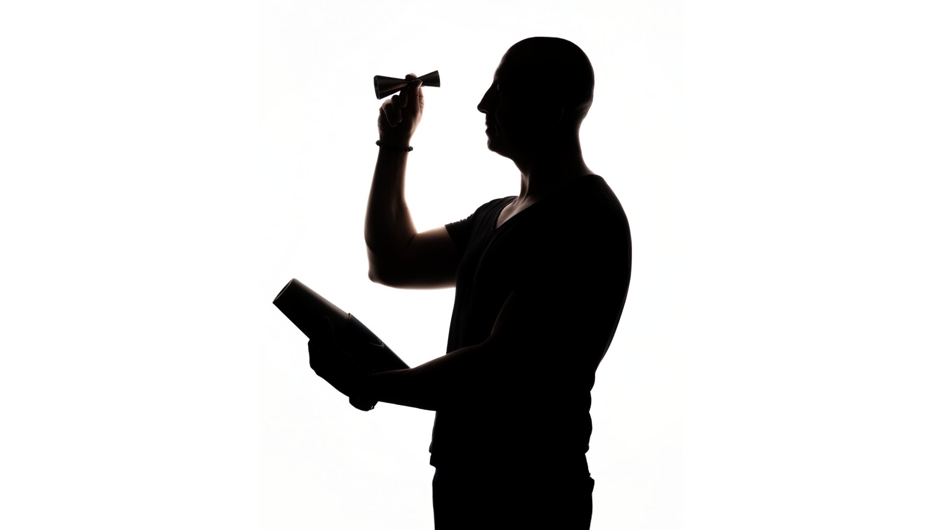 black and white bed linen