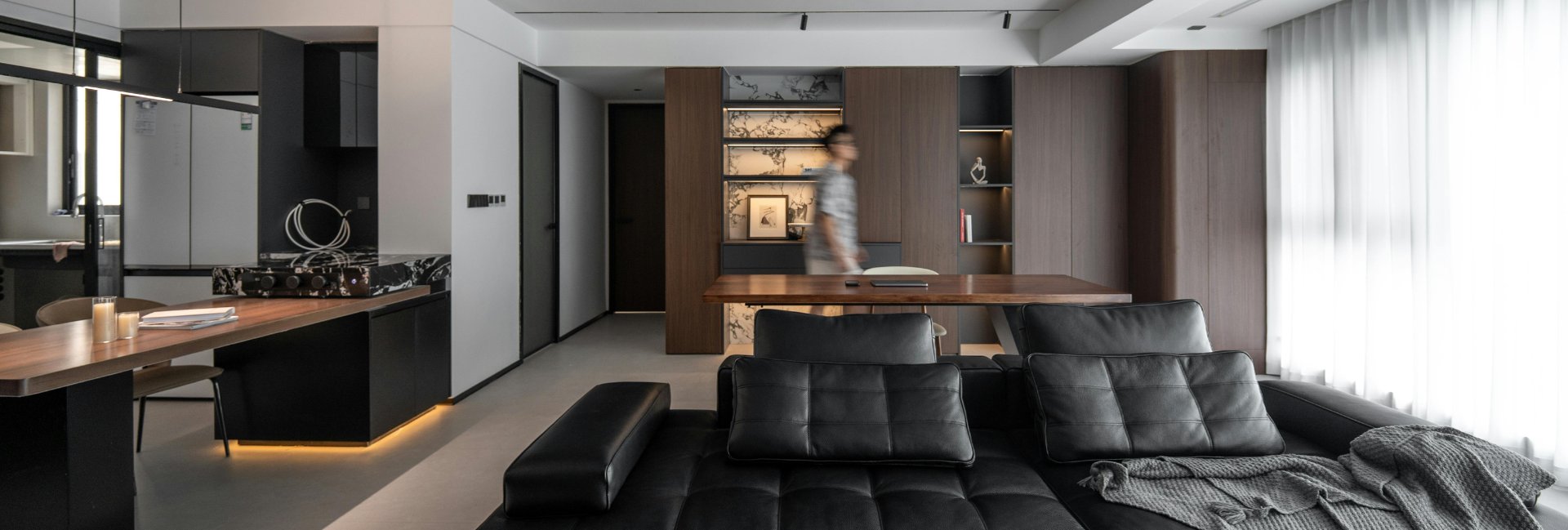 Modern living room with elegant chandeliers and comfortable seating.