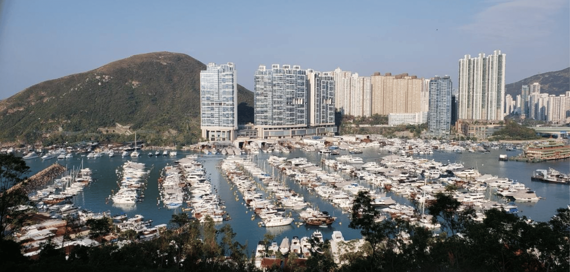 gray computer monitor