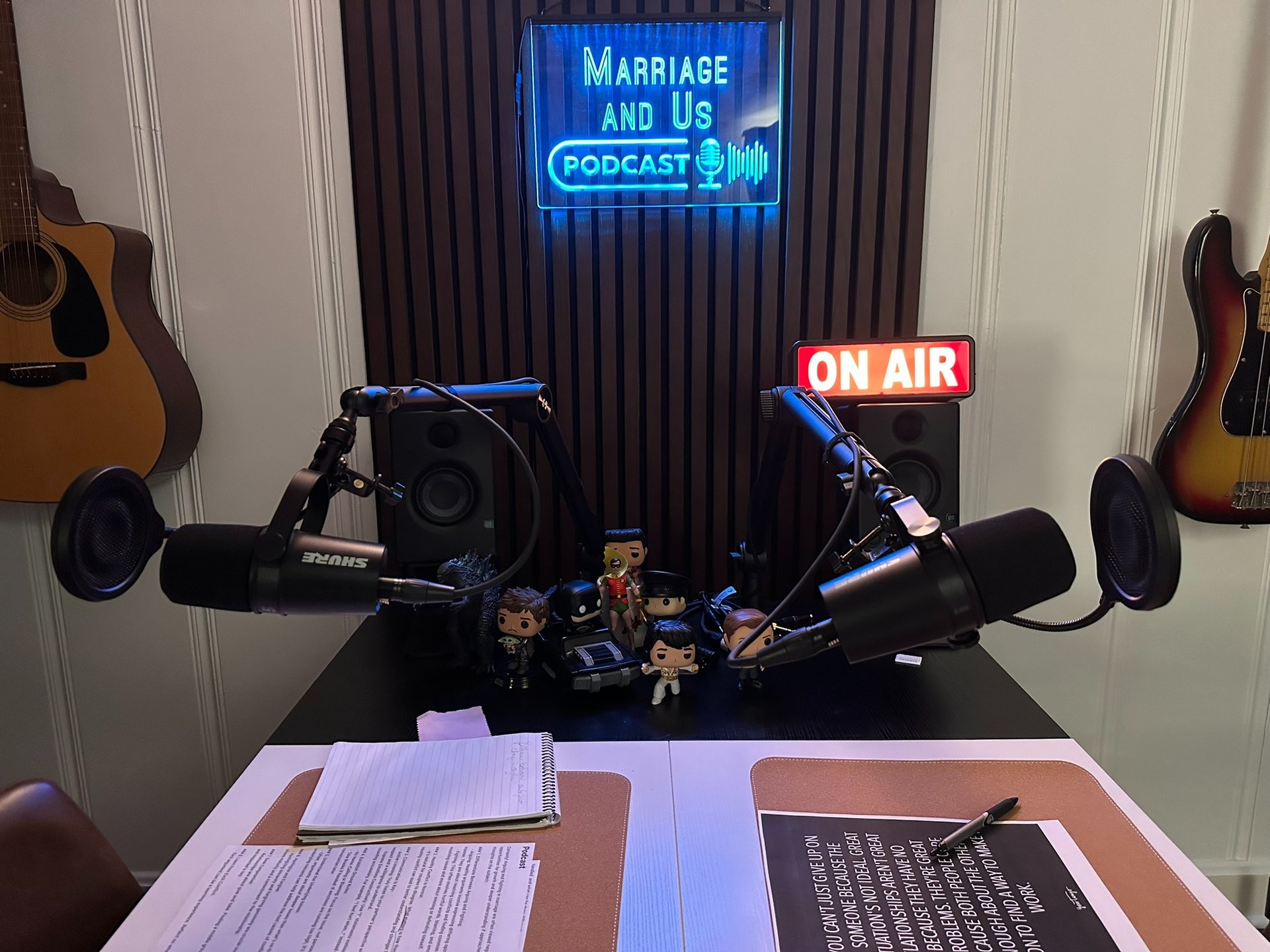 gray computer monitor