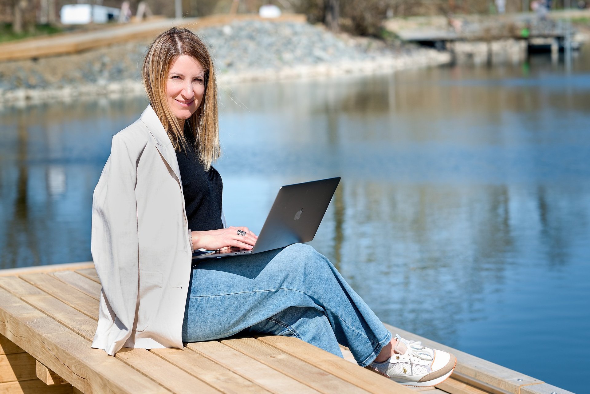black and white bed linen