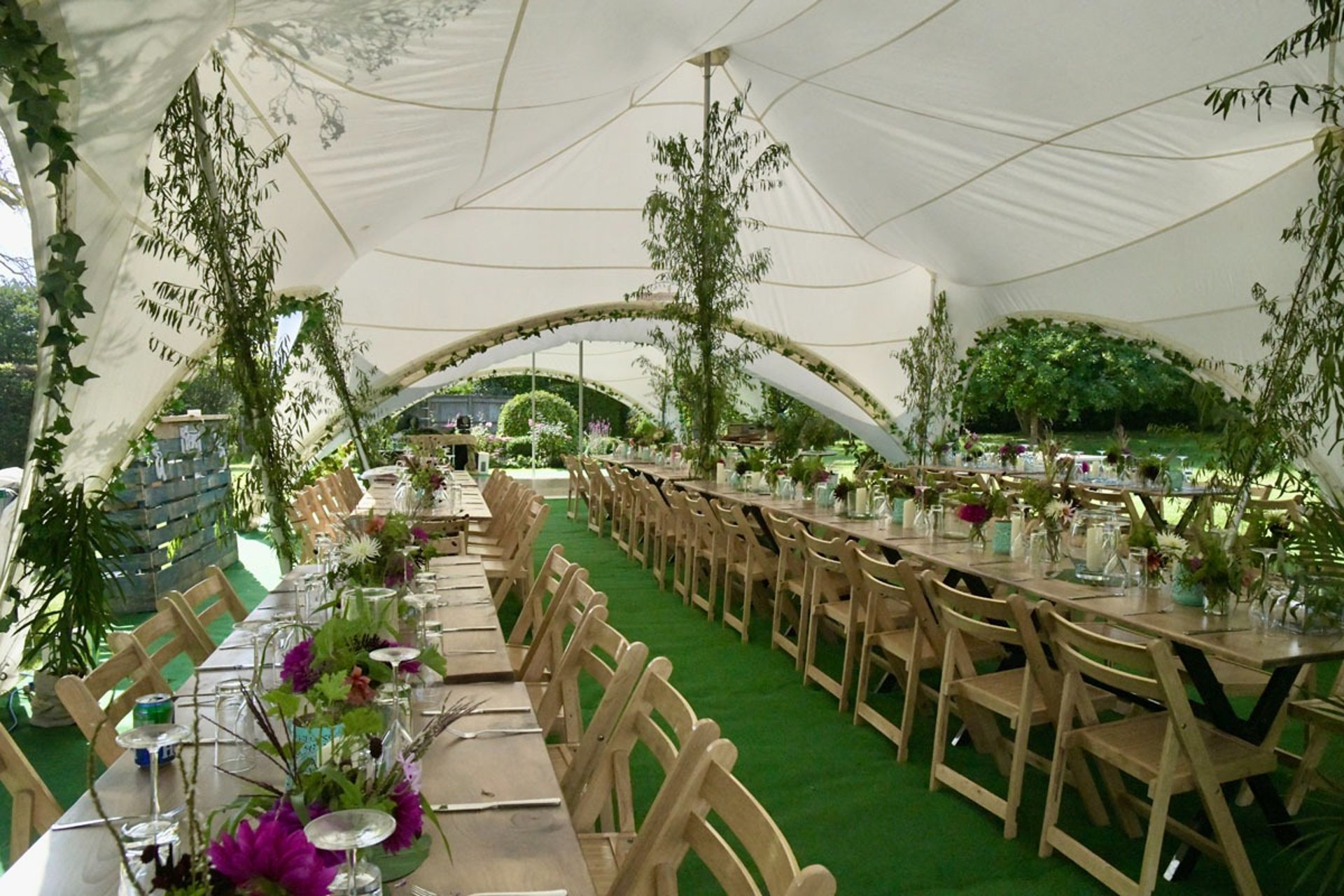 black and white bed linen