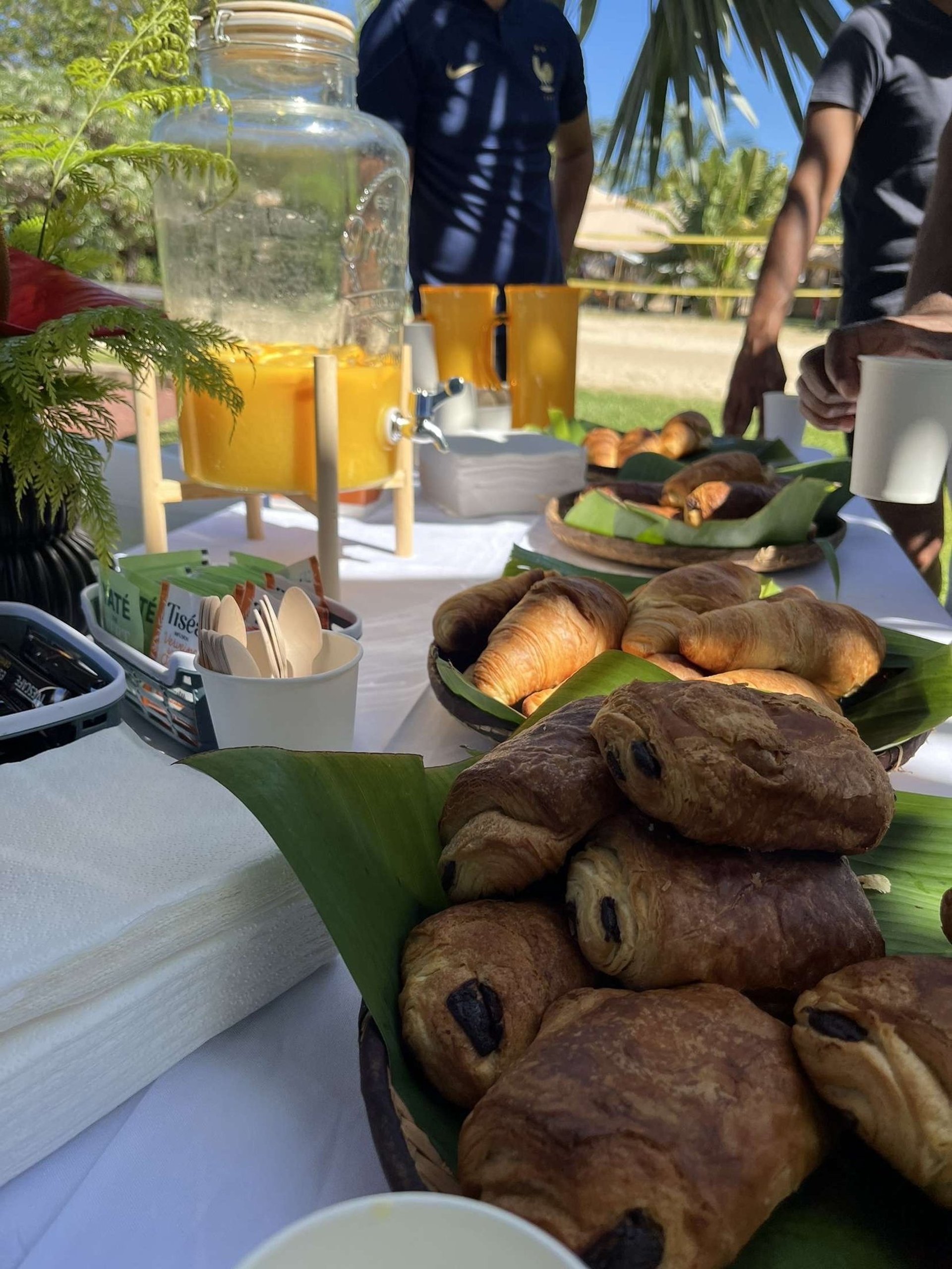 black and brown leather padded tub sofa