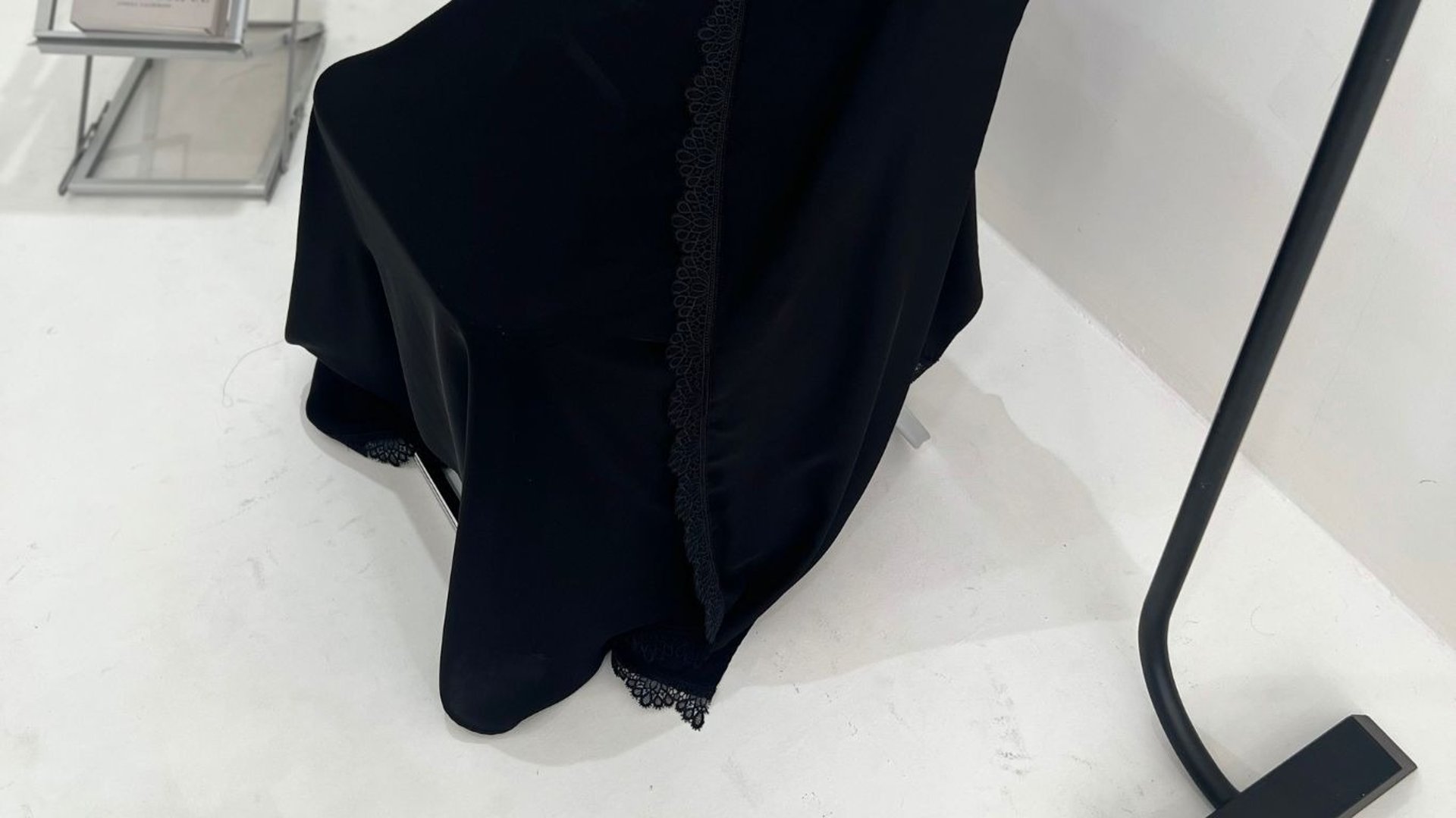 black and white bed linen
