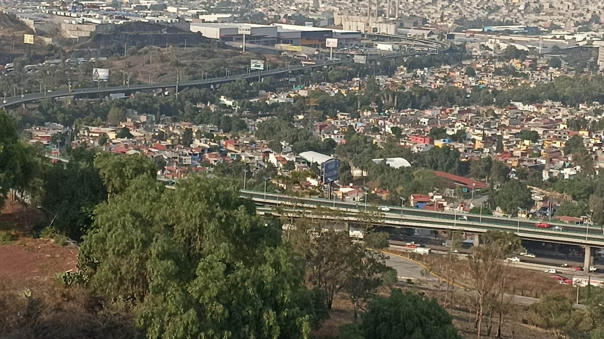 a city street filled with lots of traffic