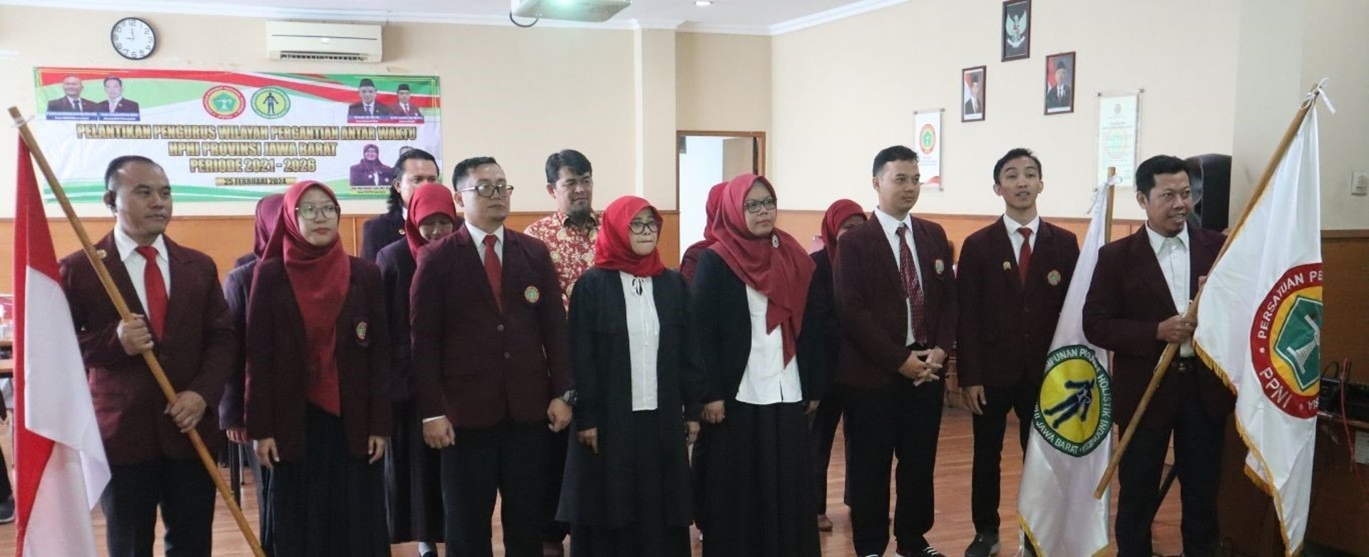 black and brown leather padded tub sofa