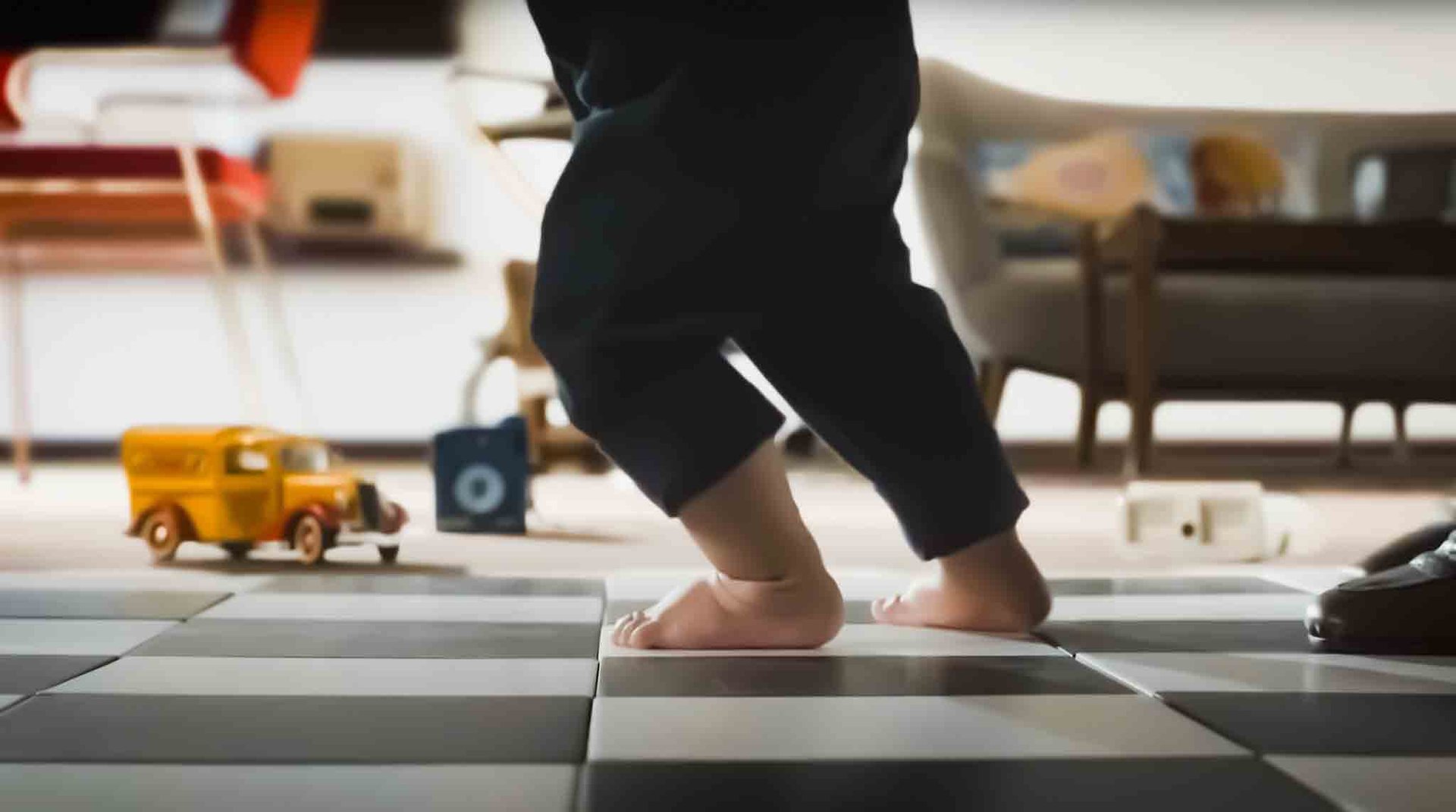 Frame from the commercial for Klaukol – cinematography by Mateo Sánchez Luna