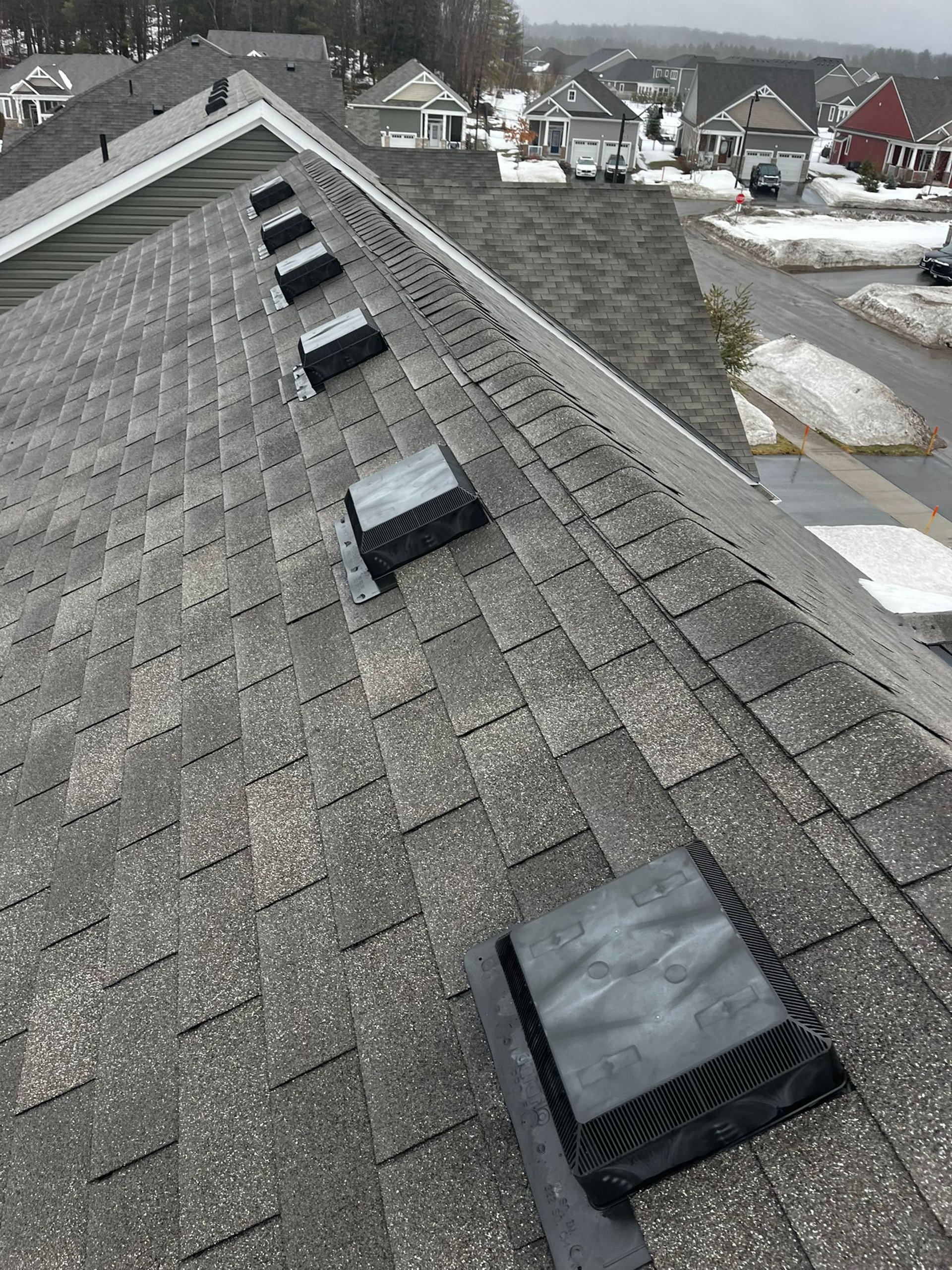 gray computer monitor