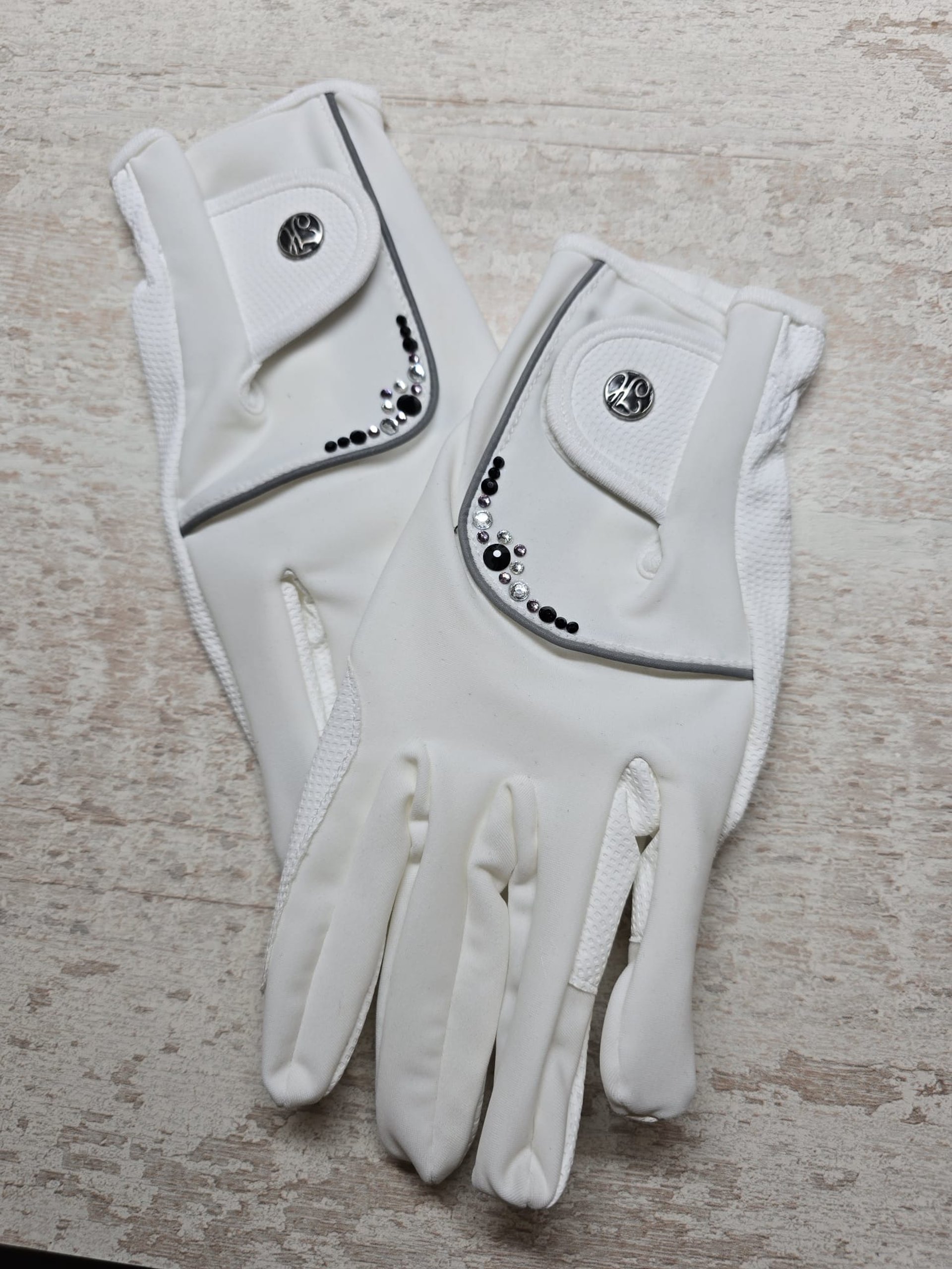 black and white bed linen