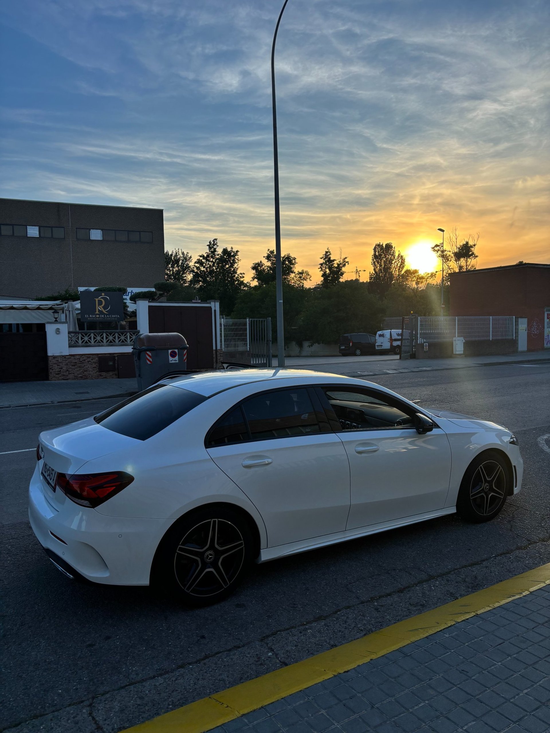 gray computer monitor