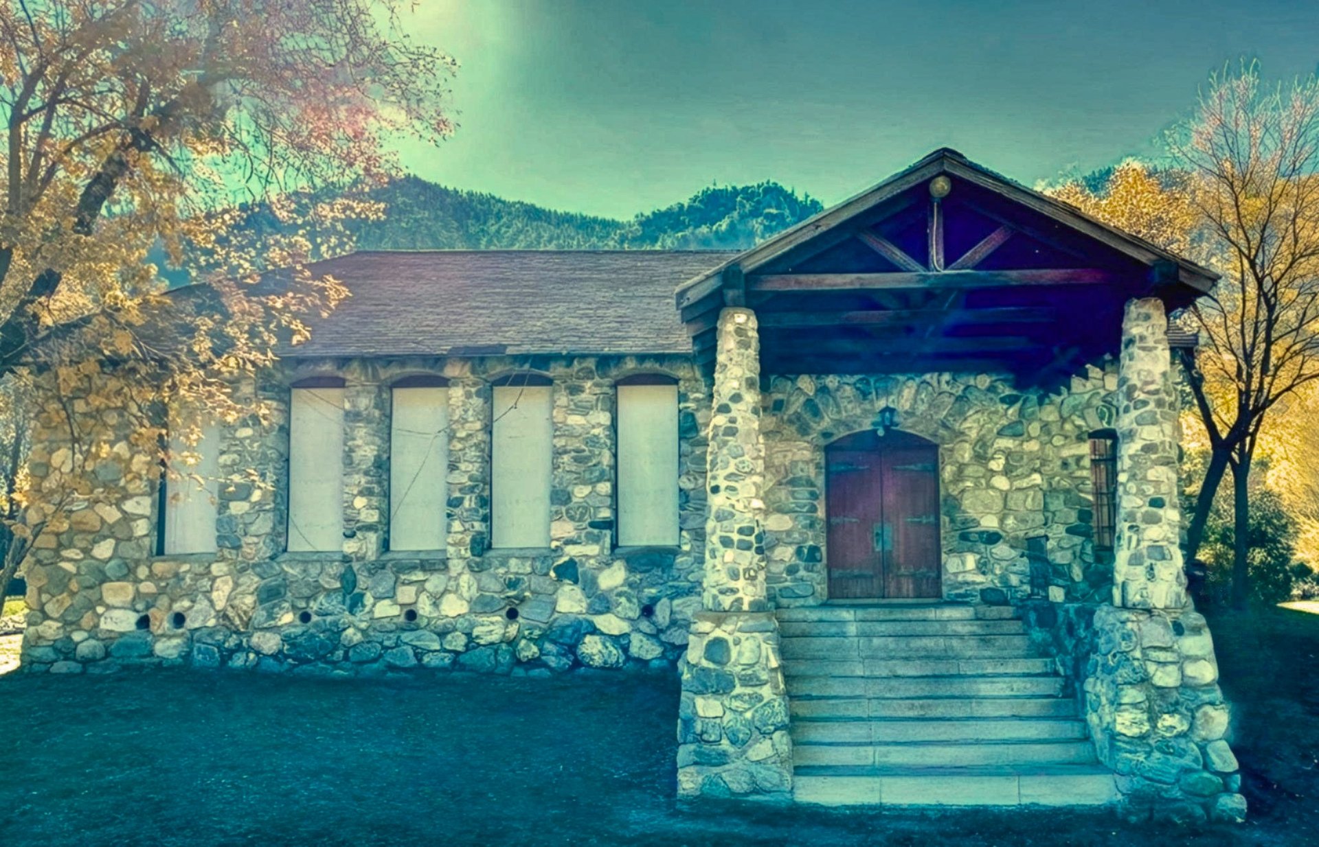 gray computer monitor