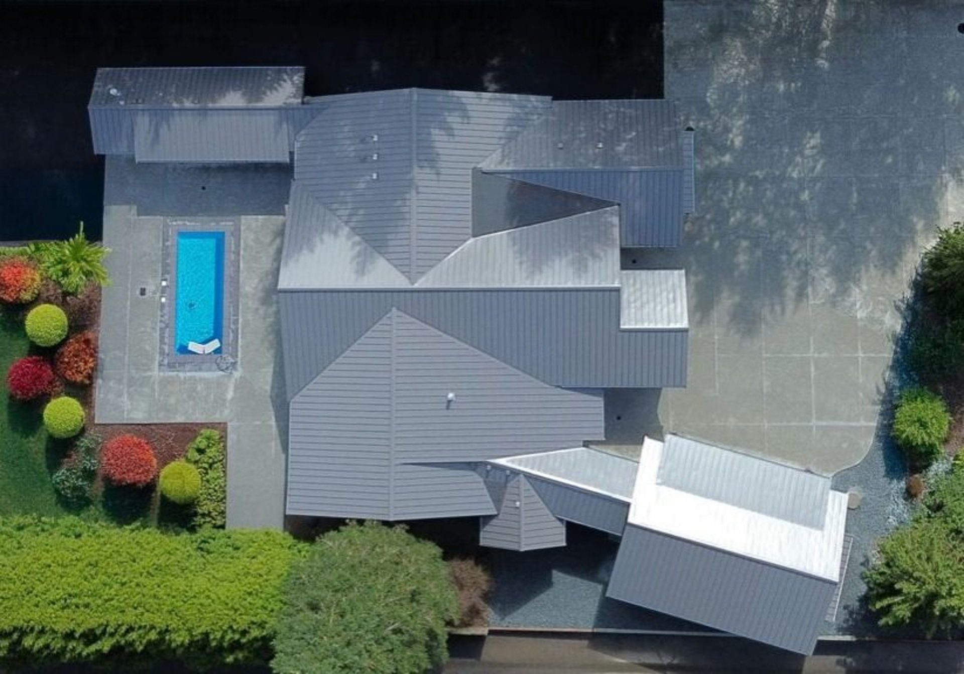 black and white bed linen