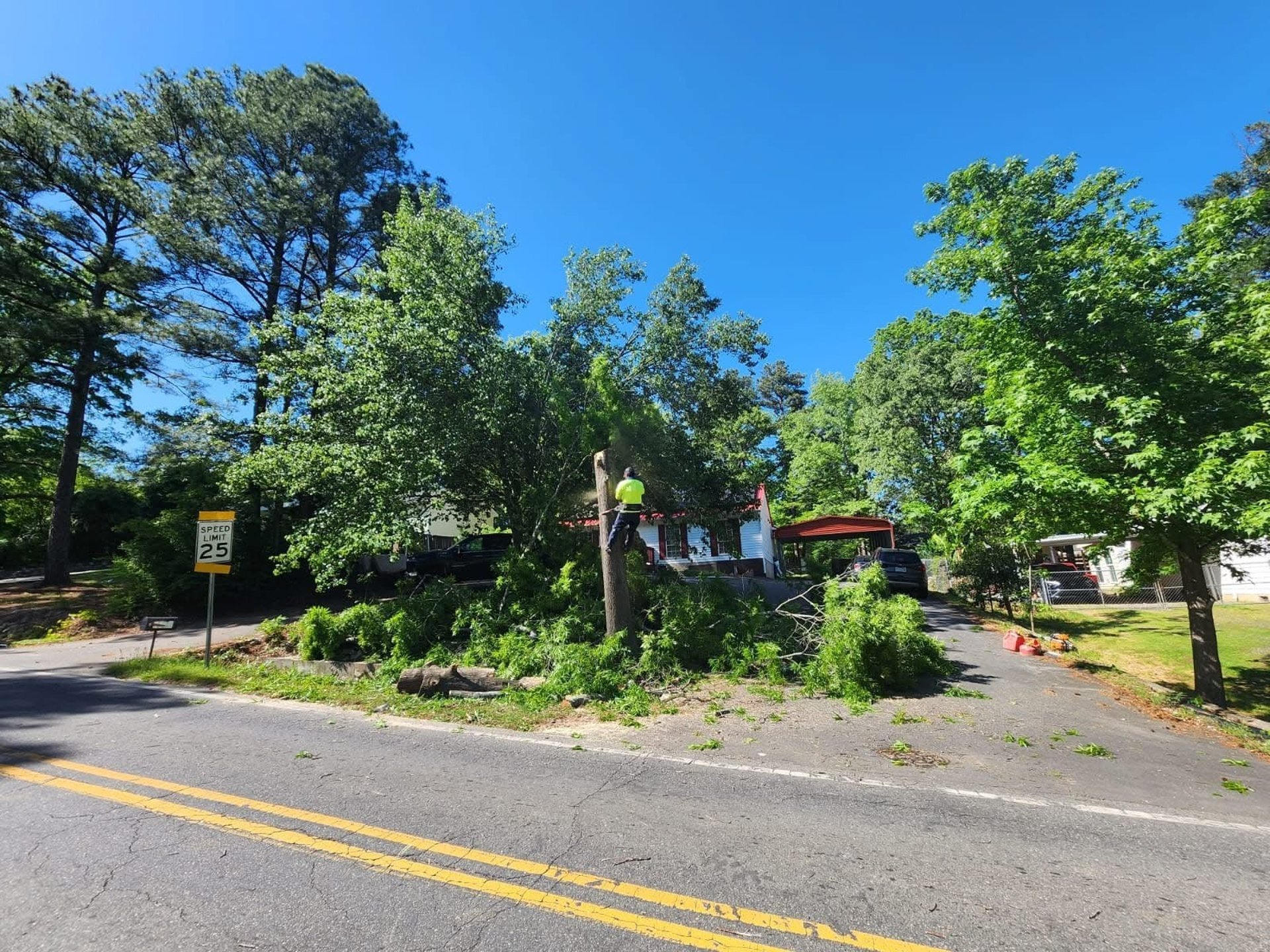 gray computer monitor