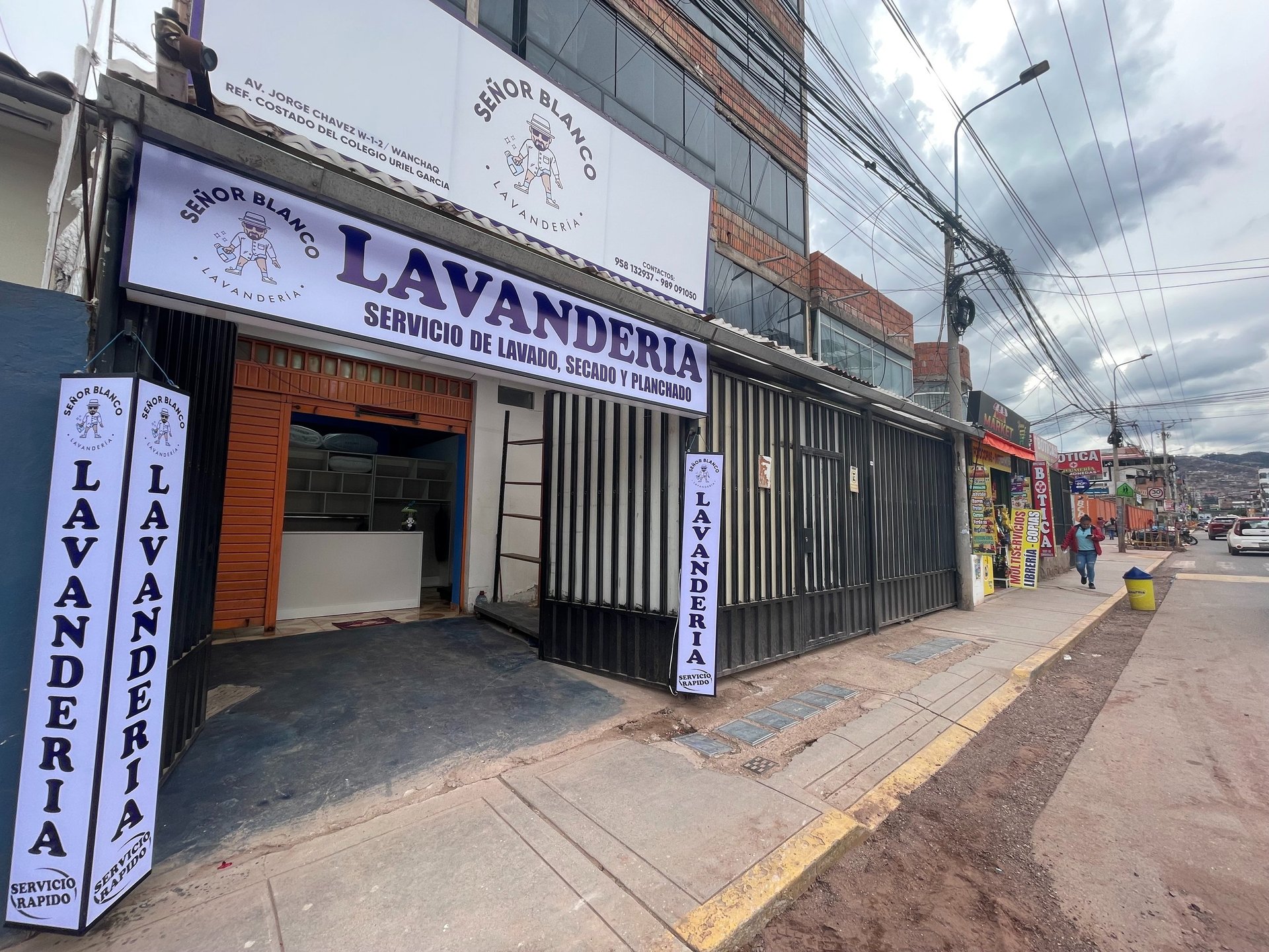 black and white bed linen