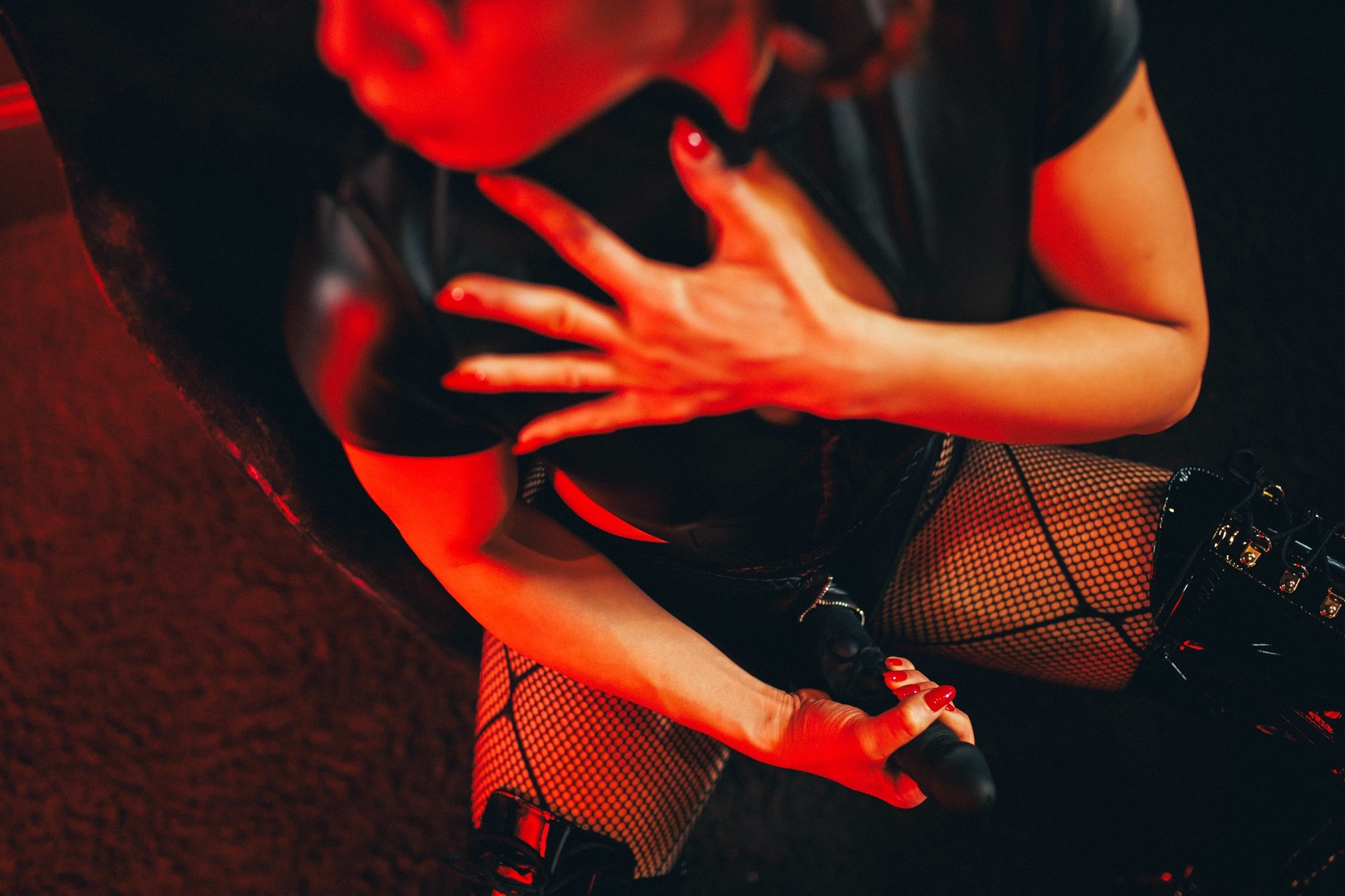 black and white bed linen