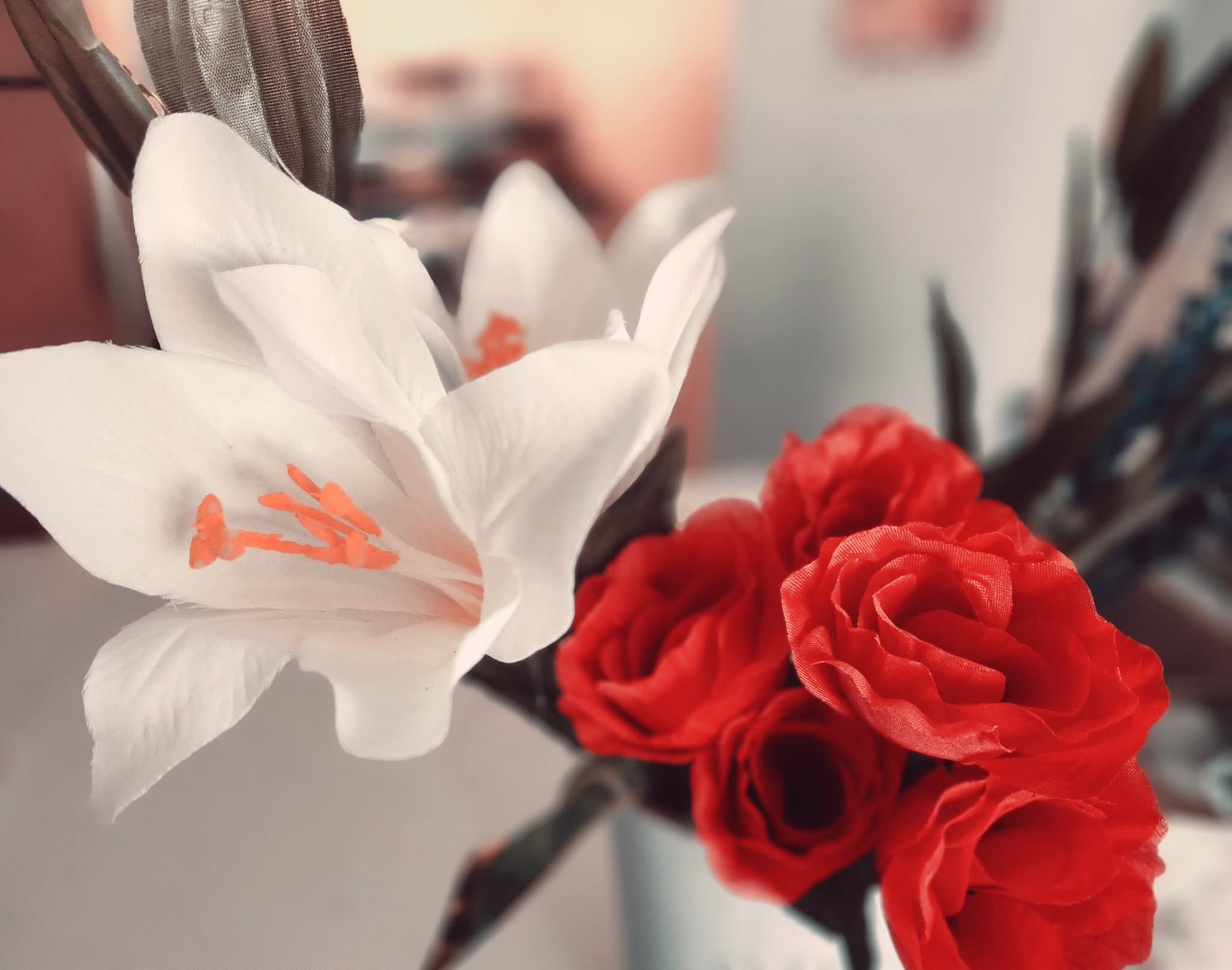 black and white bed linen