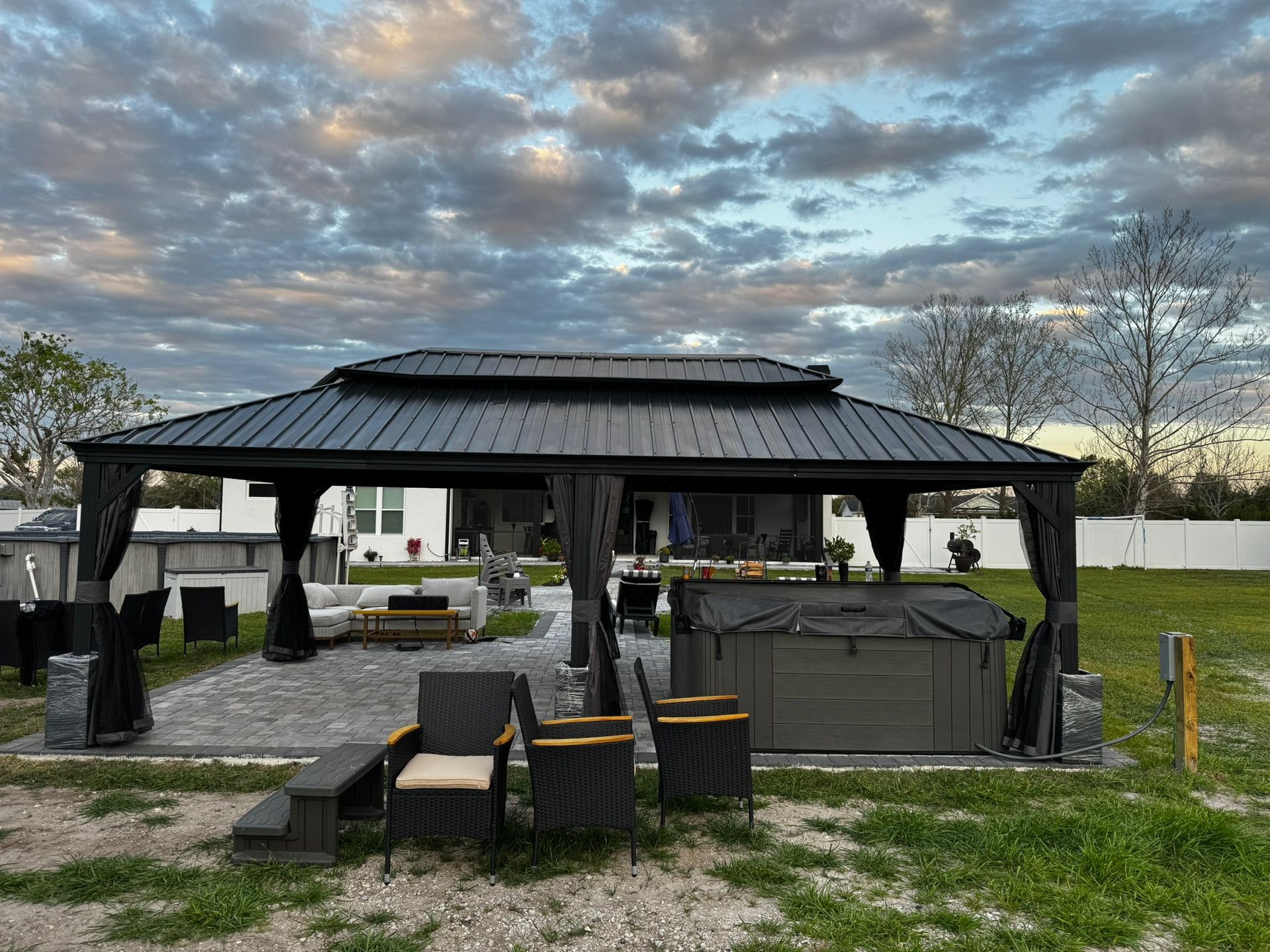 black and white bed linen