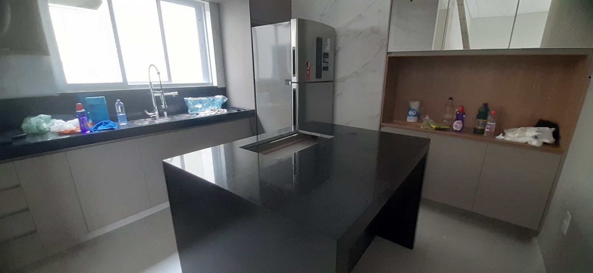 black and white bed linen