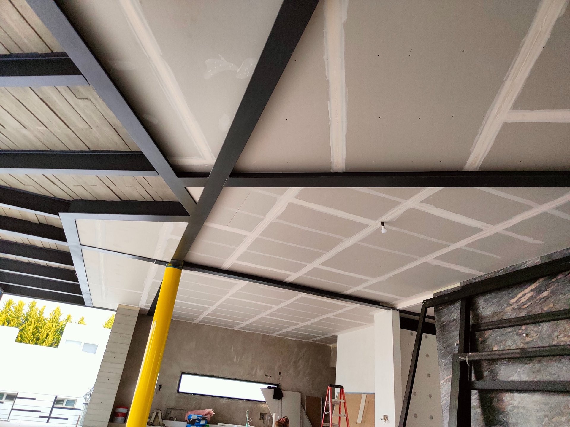 black and white bed linen