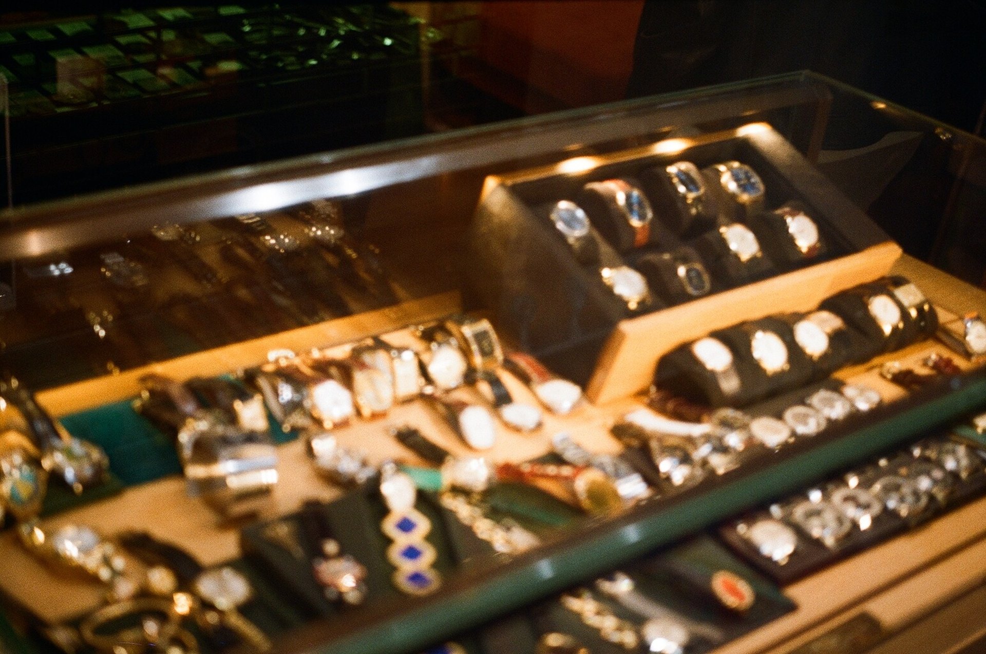 A black and white photo of a watch