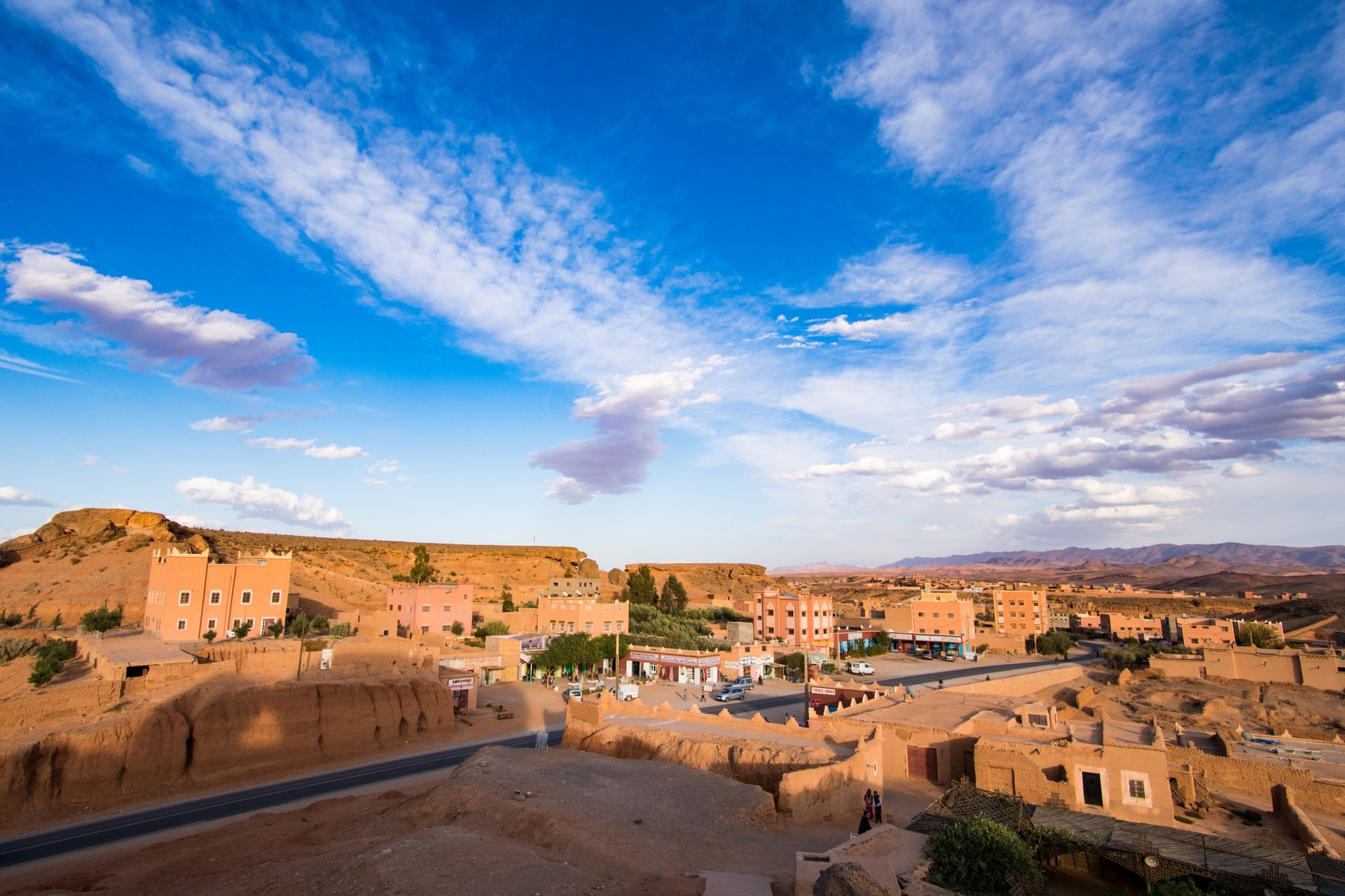 gray computer monitor