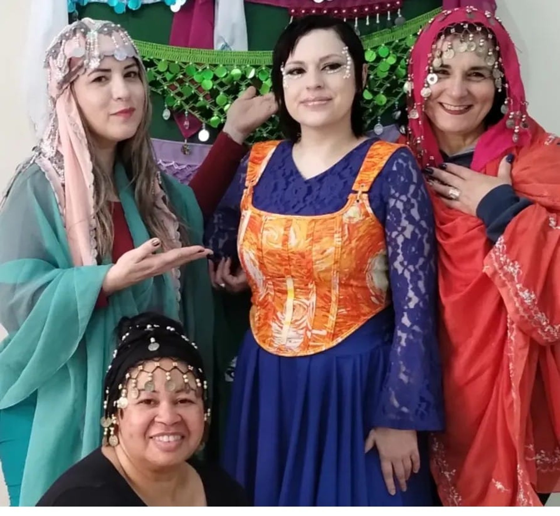 gray computer monitor