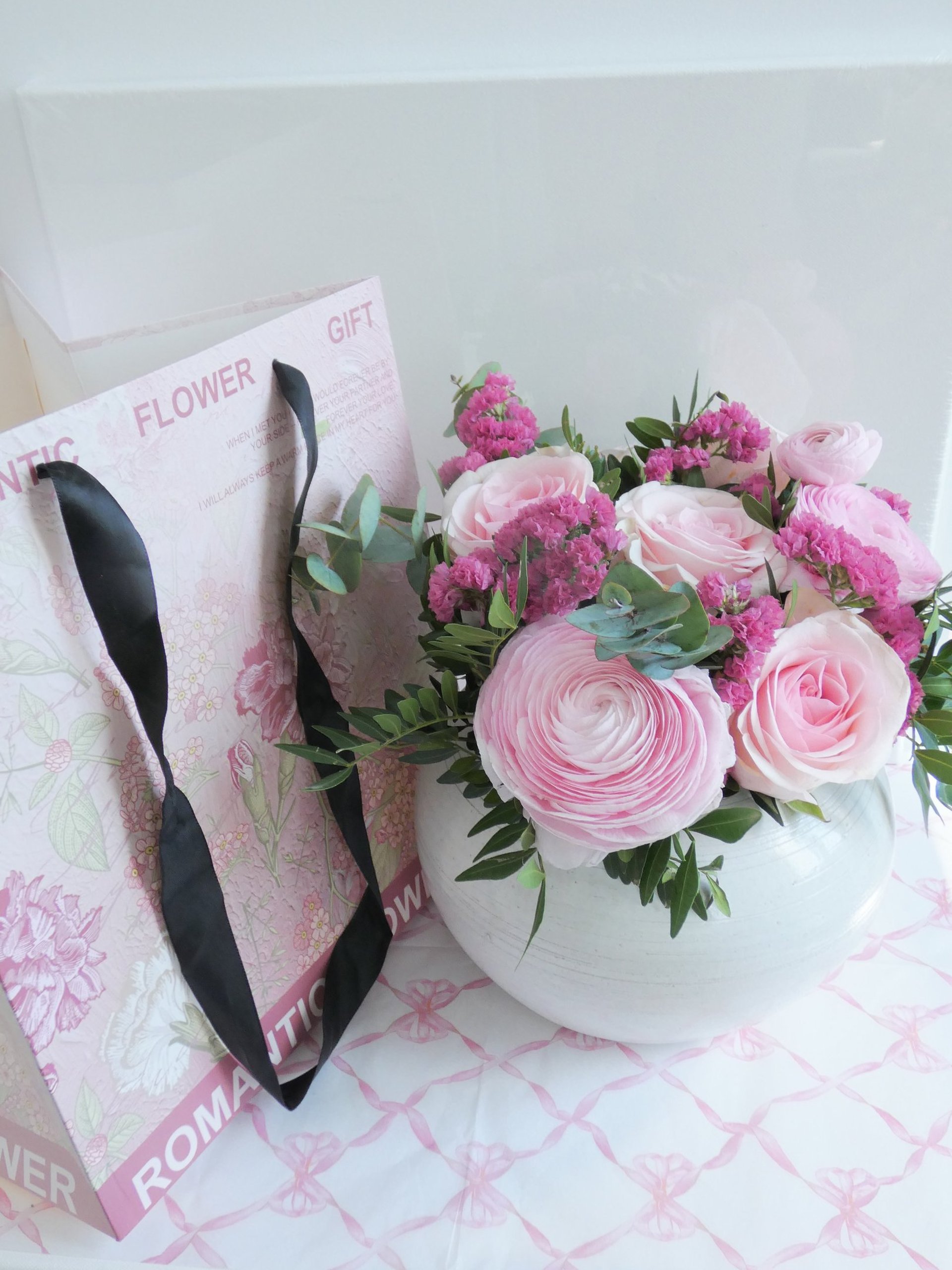 gray computer monitor