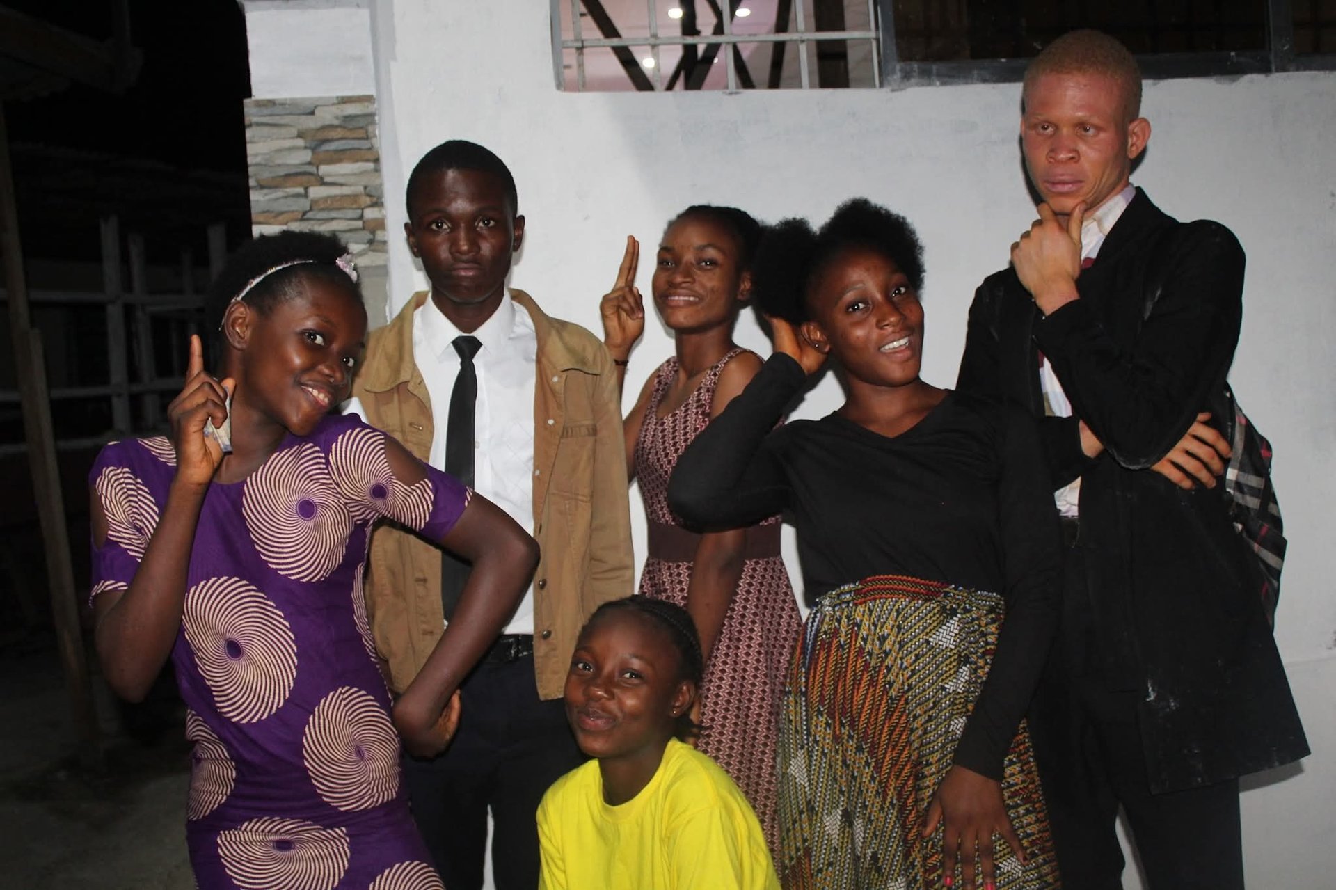 gray computer monitor