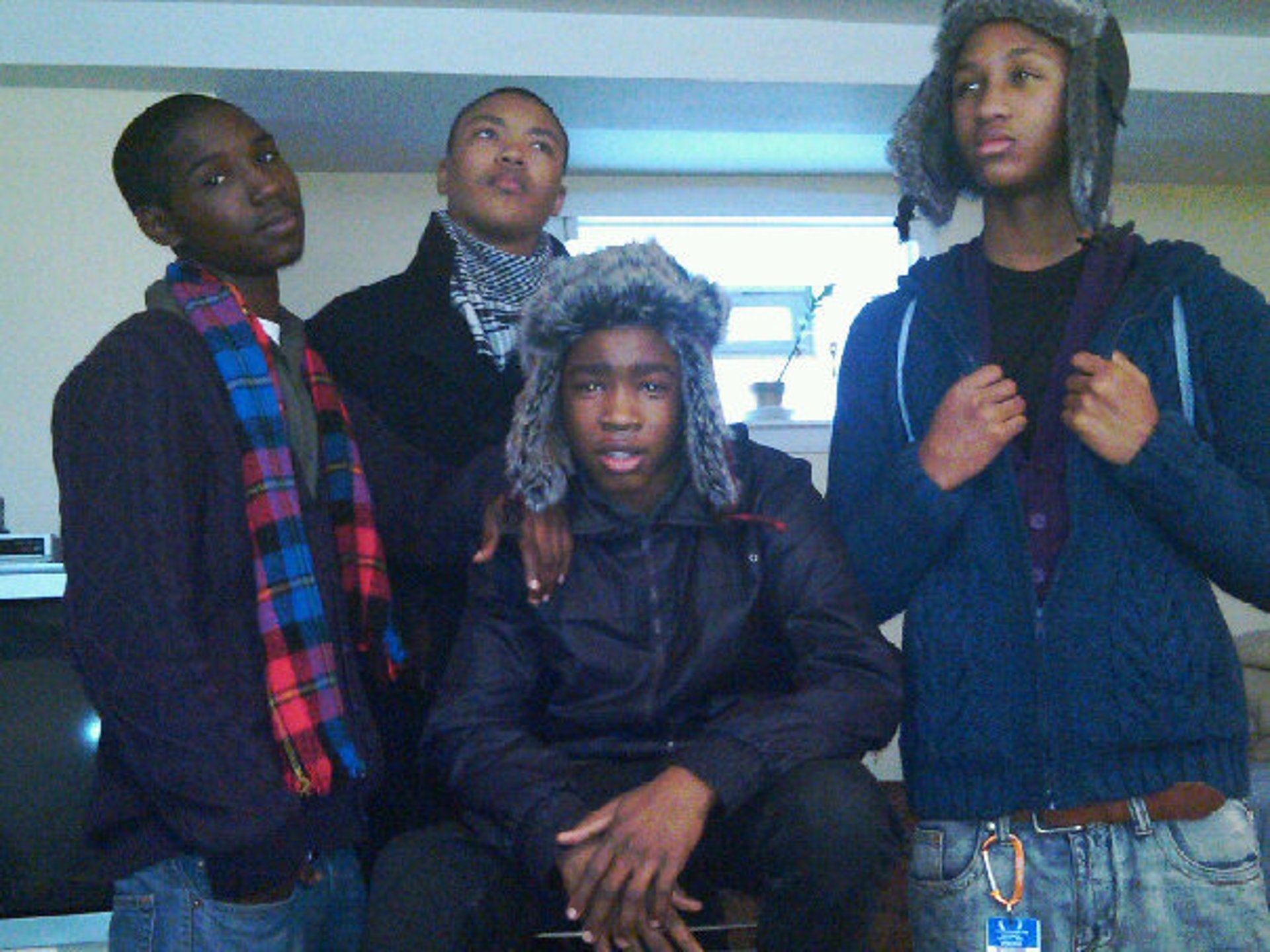 gray computer monitor