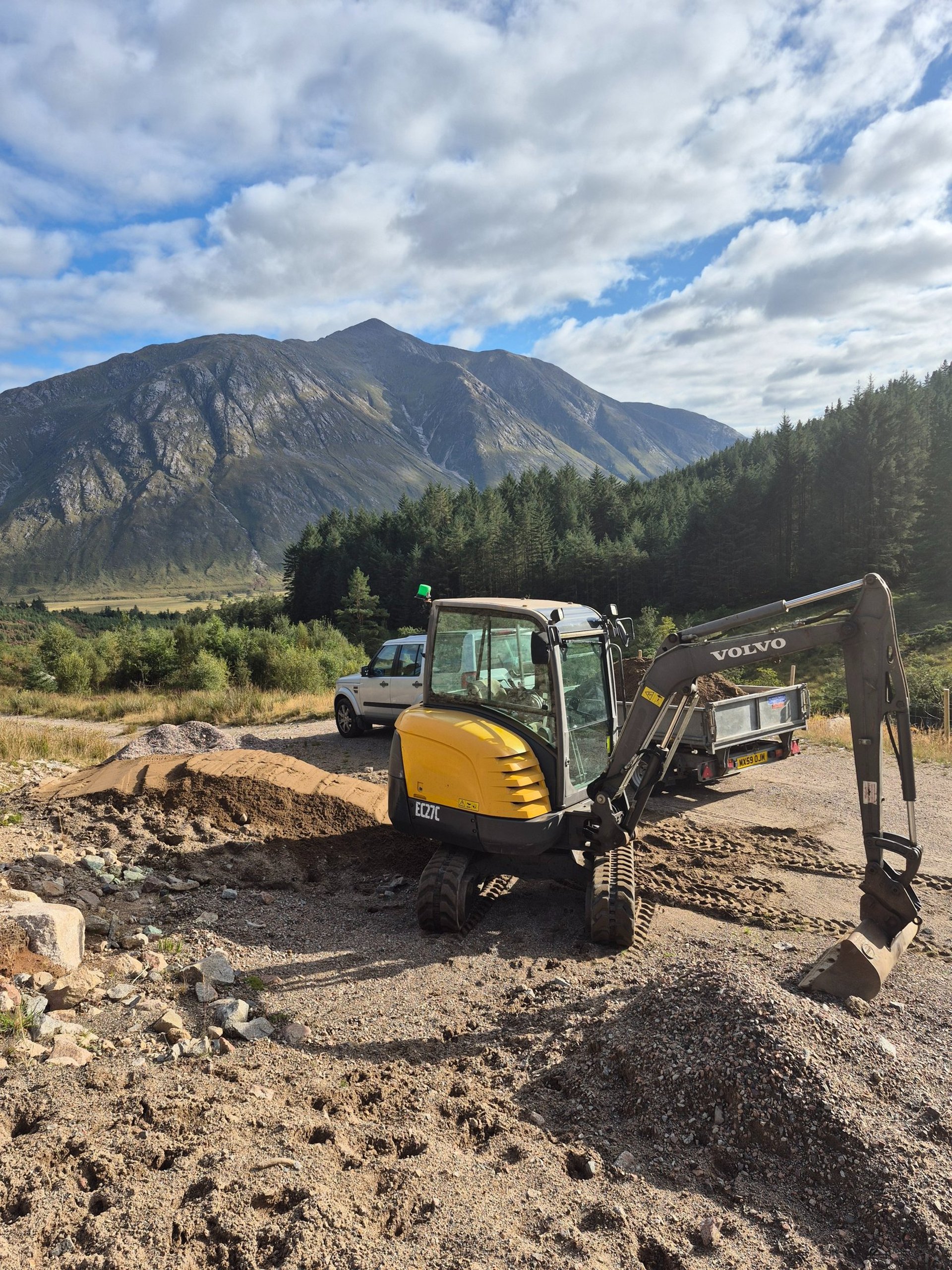 black and brown leather padded tub sofa