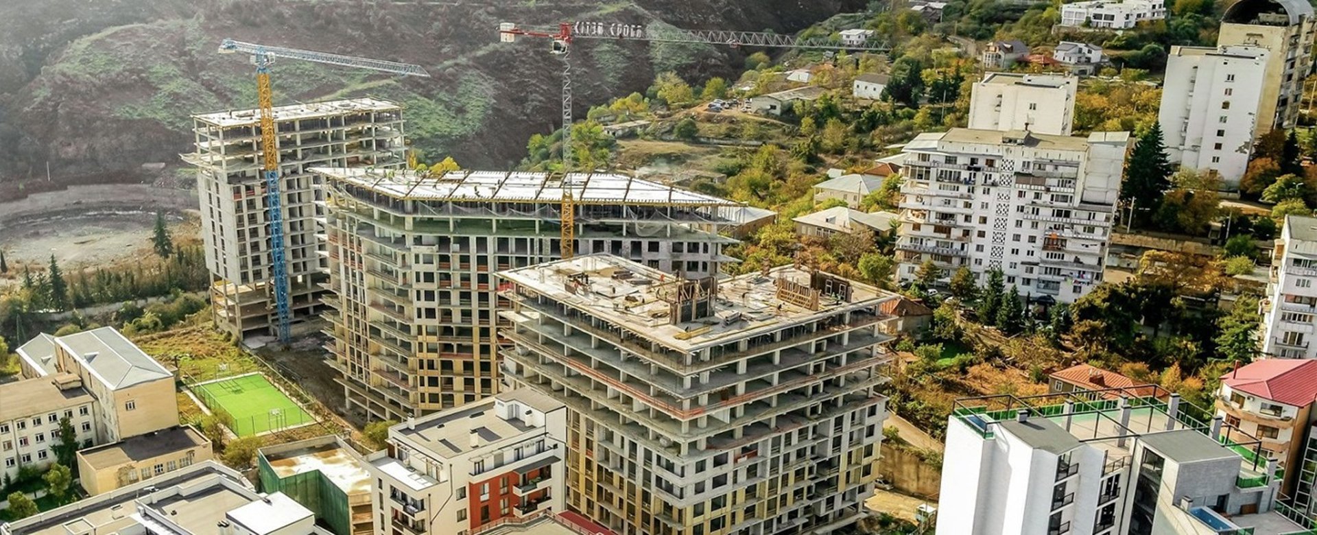 gray computer monitor