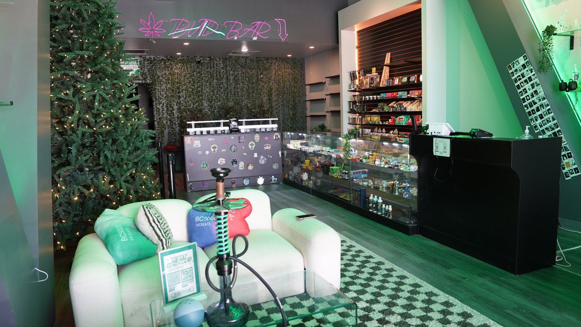 black and white bed linen