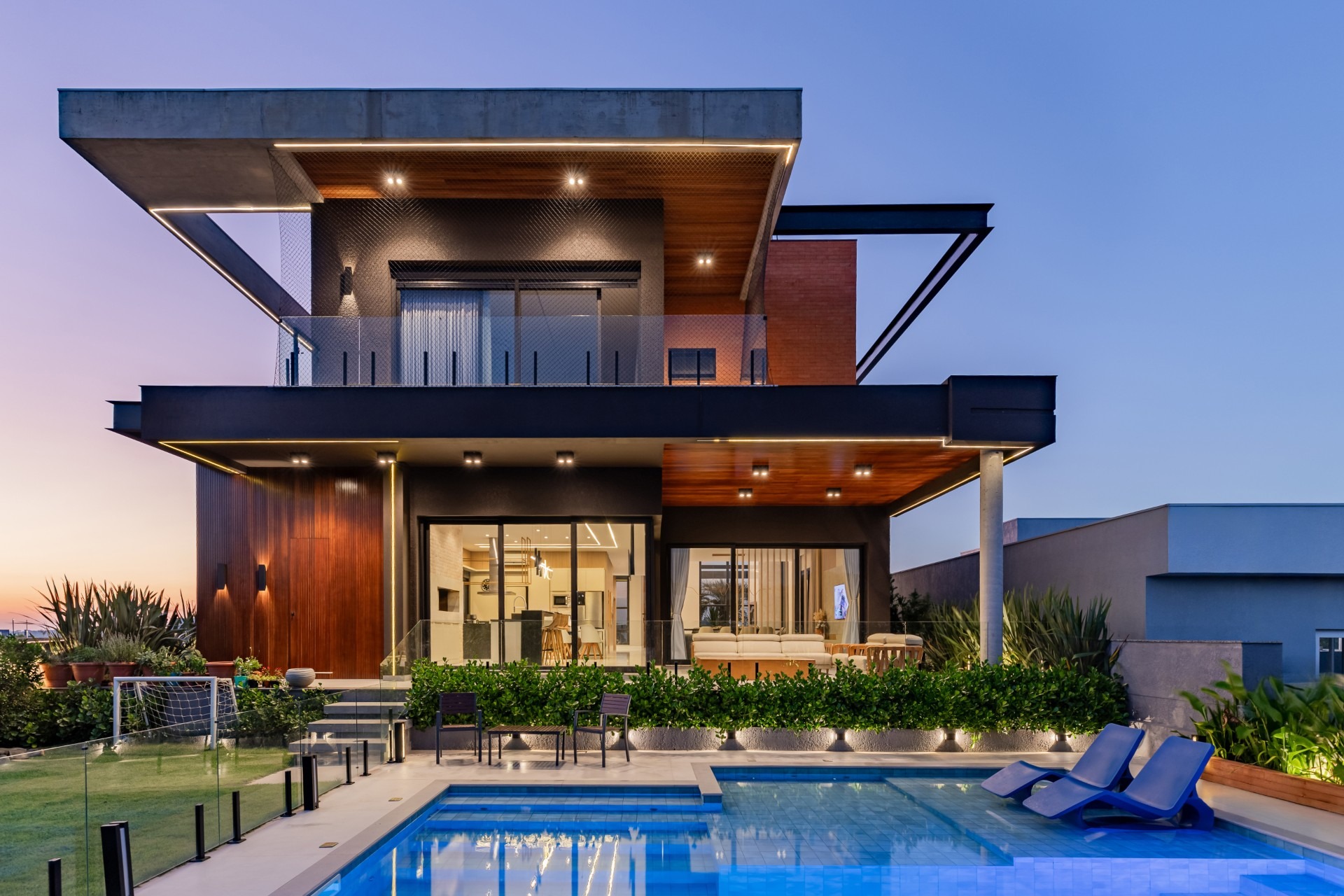 gray computer monitor