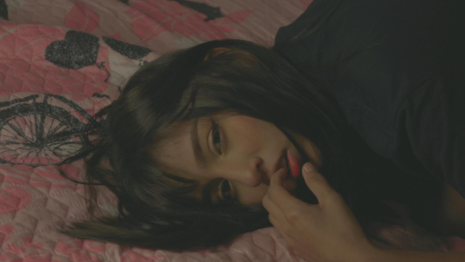 black and white bed linen