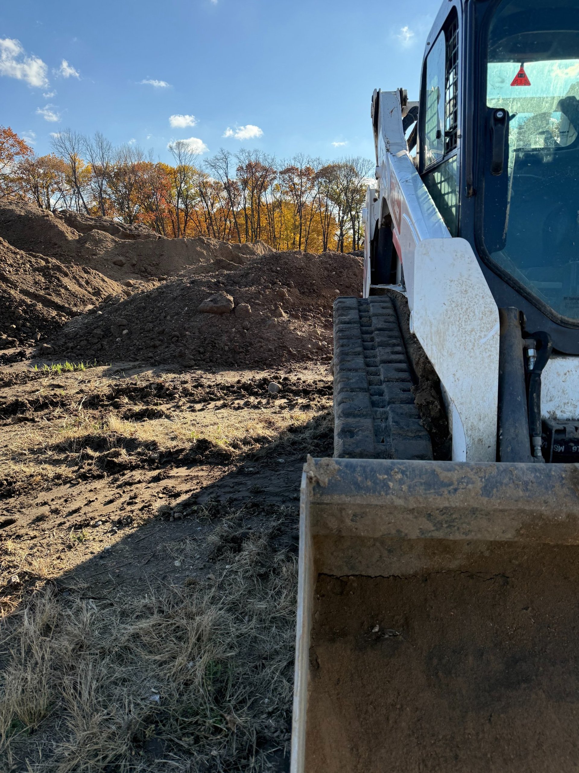 skid-steer-with-dirt-pile