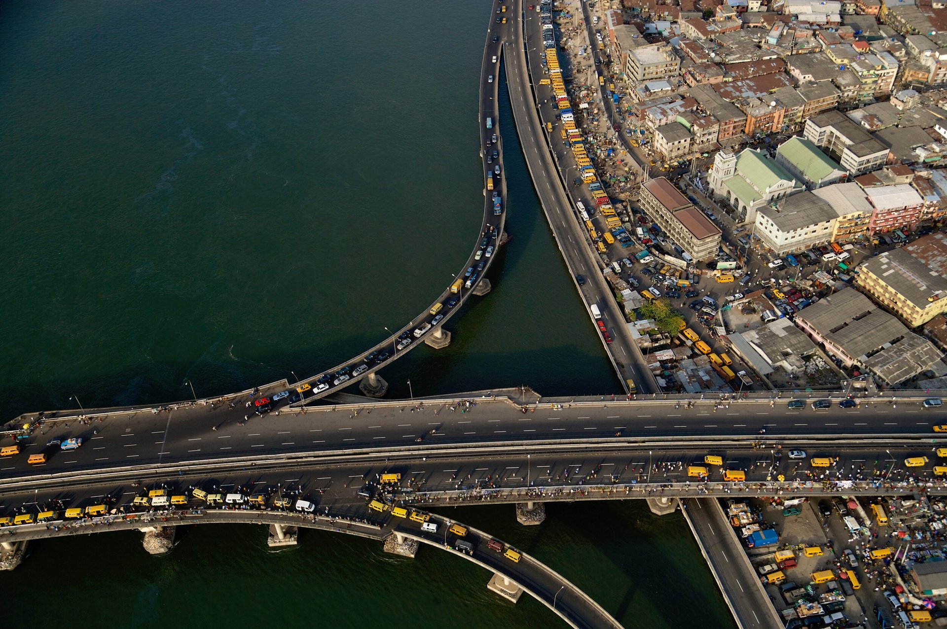 black and white bed linen
