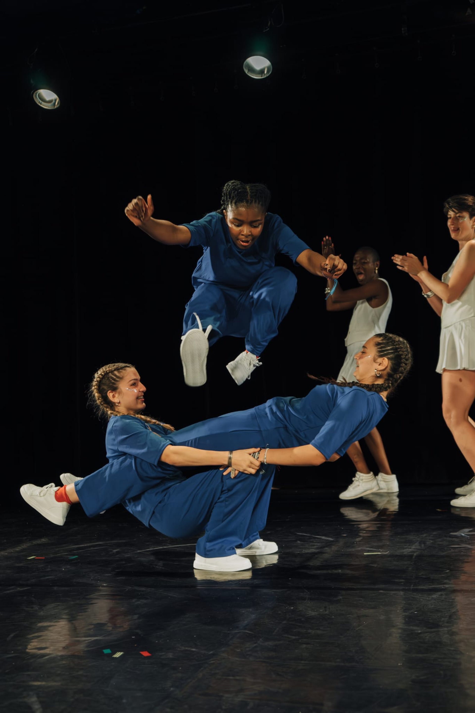 black and white bed linen