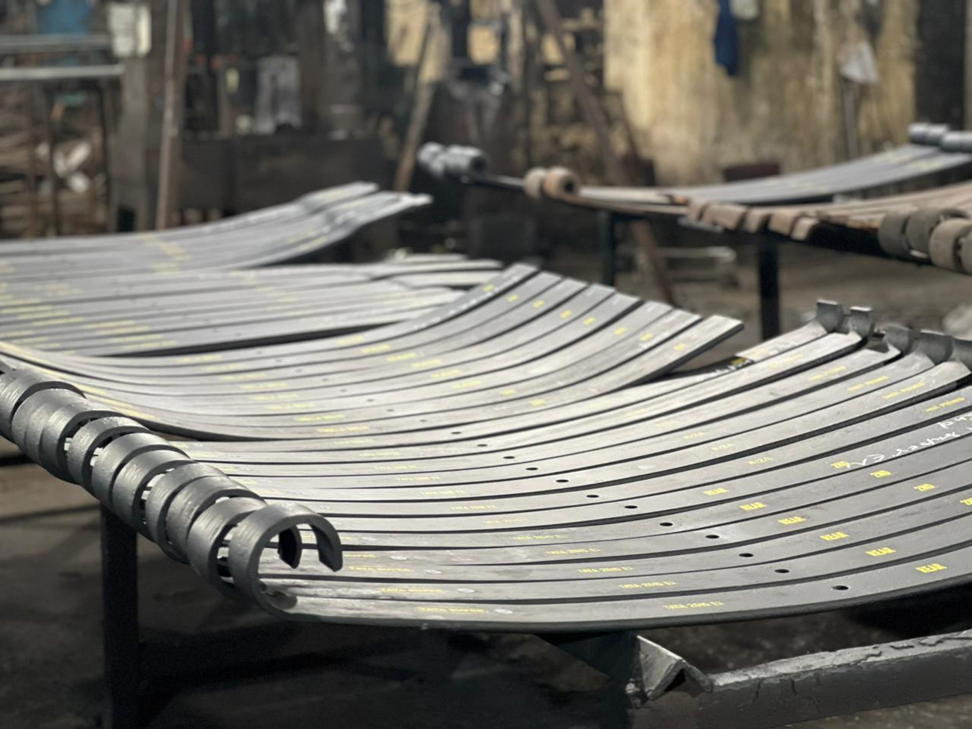 gray computer monitor